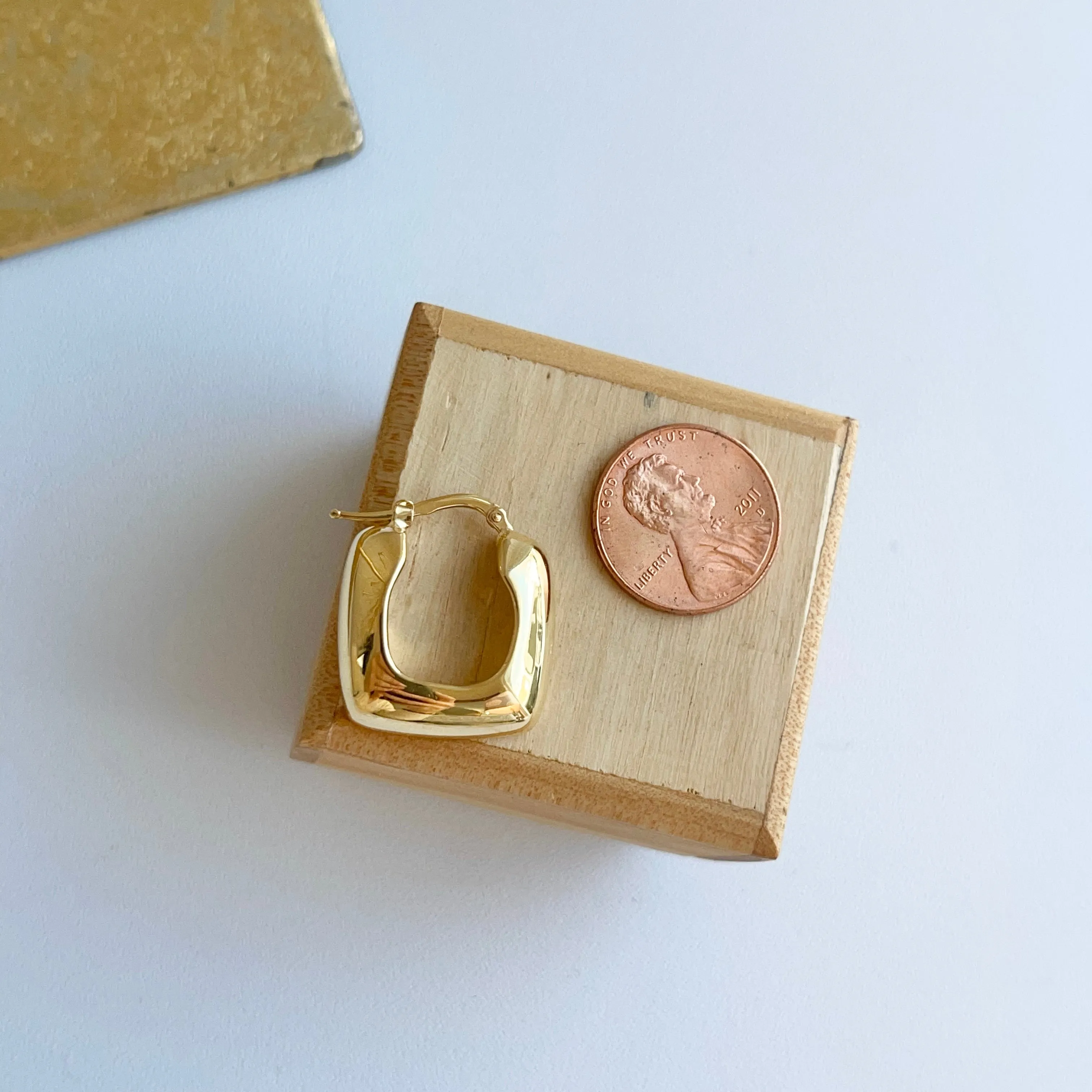 14KT Yellow Gold Squared Hoop Earrings 20mm