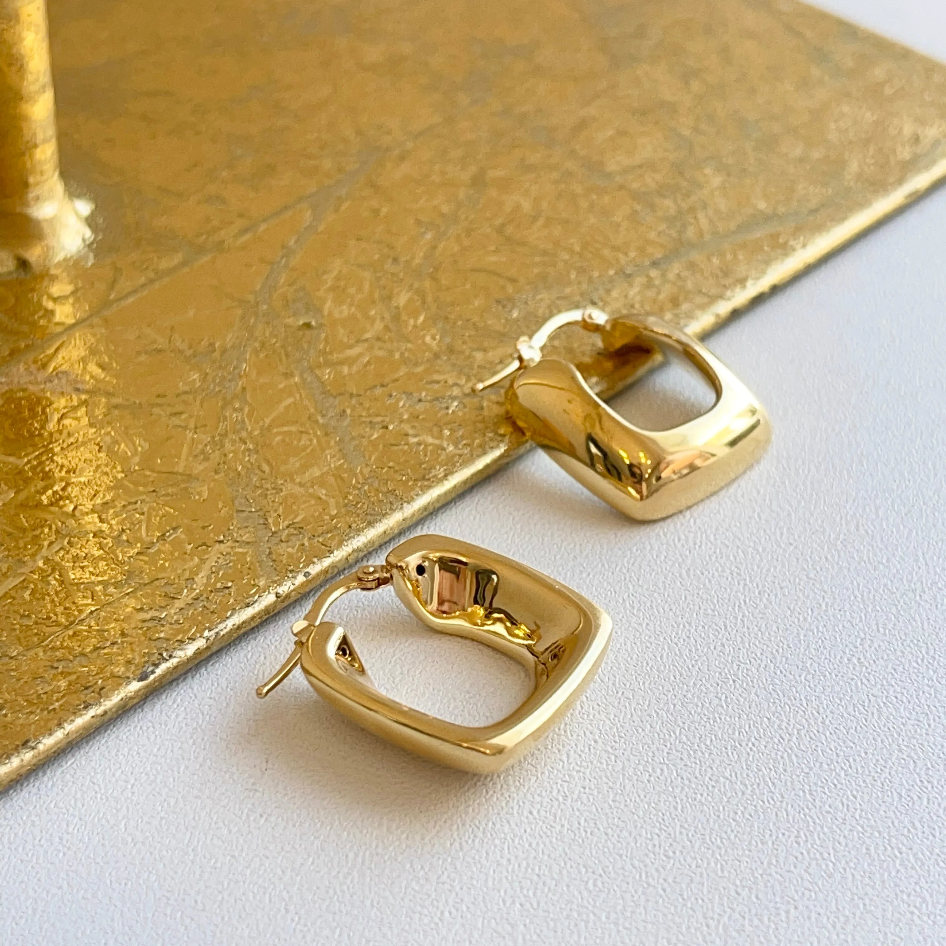 14KT Yellow Gold Squared Hoop Earrings 20mm
