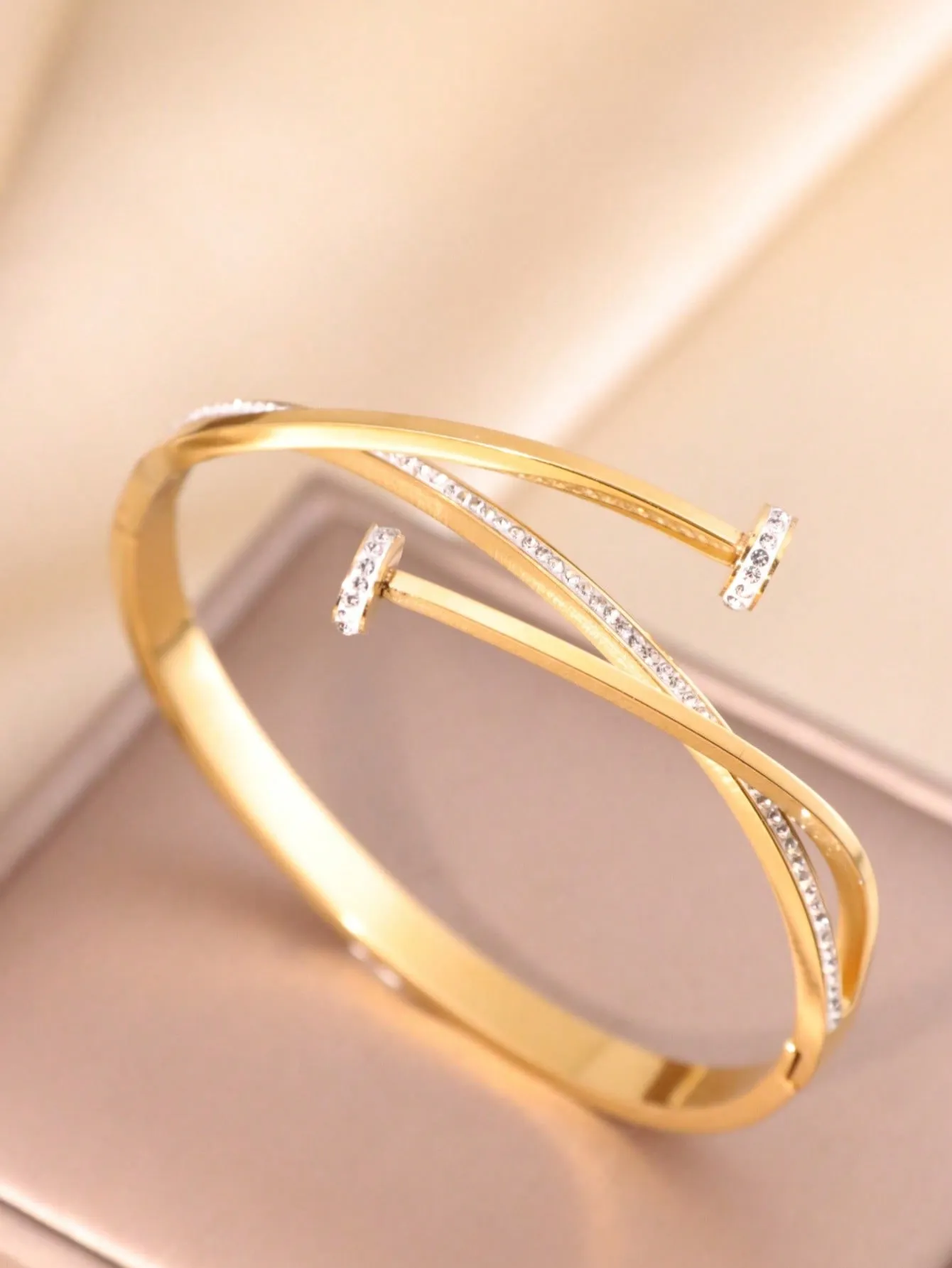 1pc Fashionable Luxury Zirconia Gold Stainless Steel Bracelet, Charming Design For Women