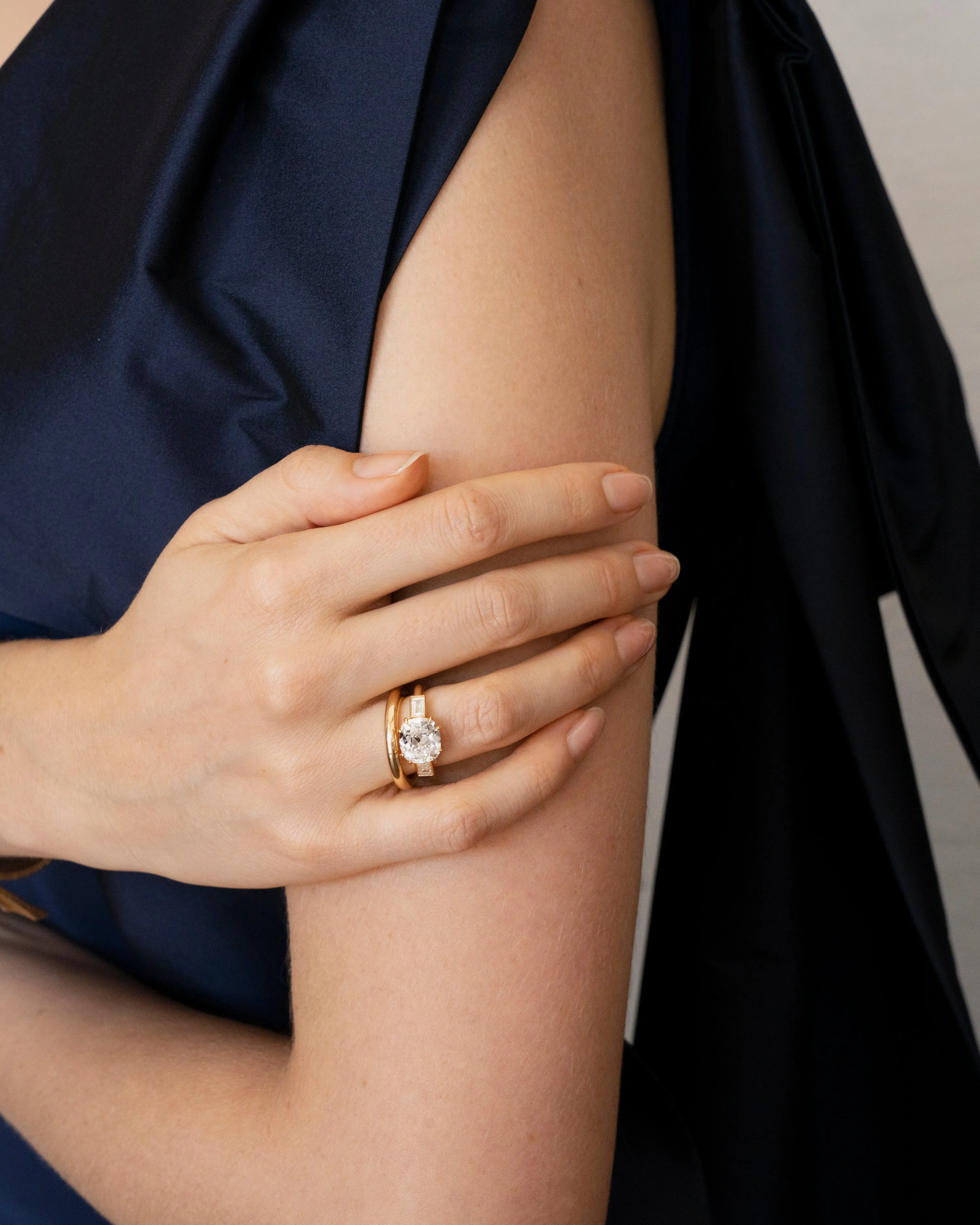 Bell & Bird Wide Round Band