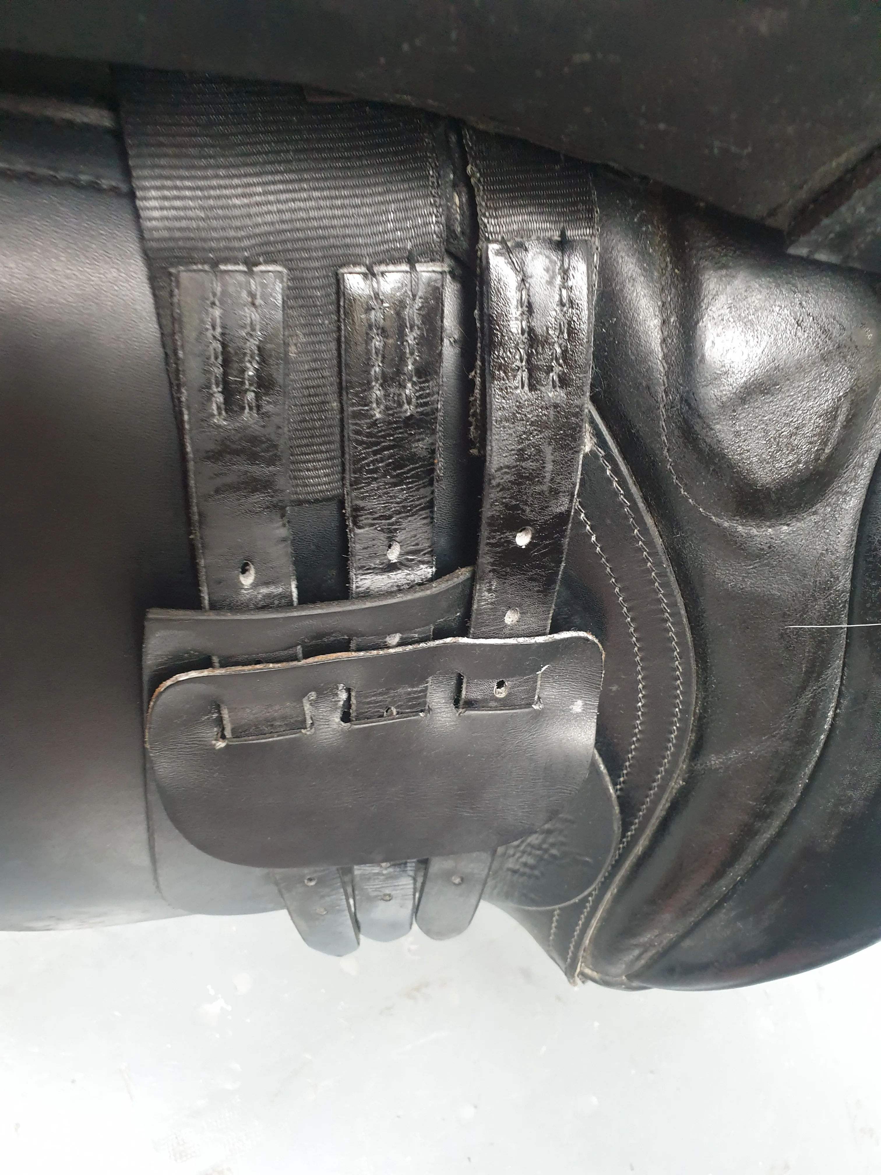 Black 17.5" wide  Falcon vsd leather saddle