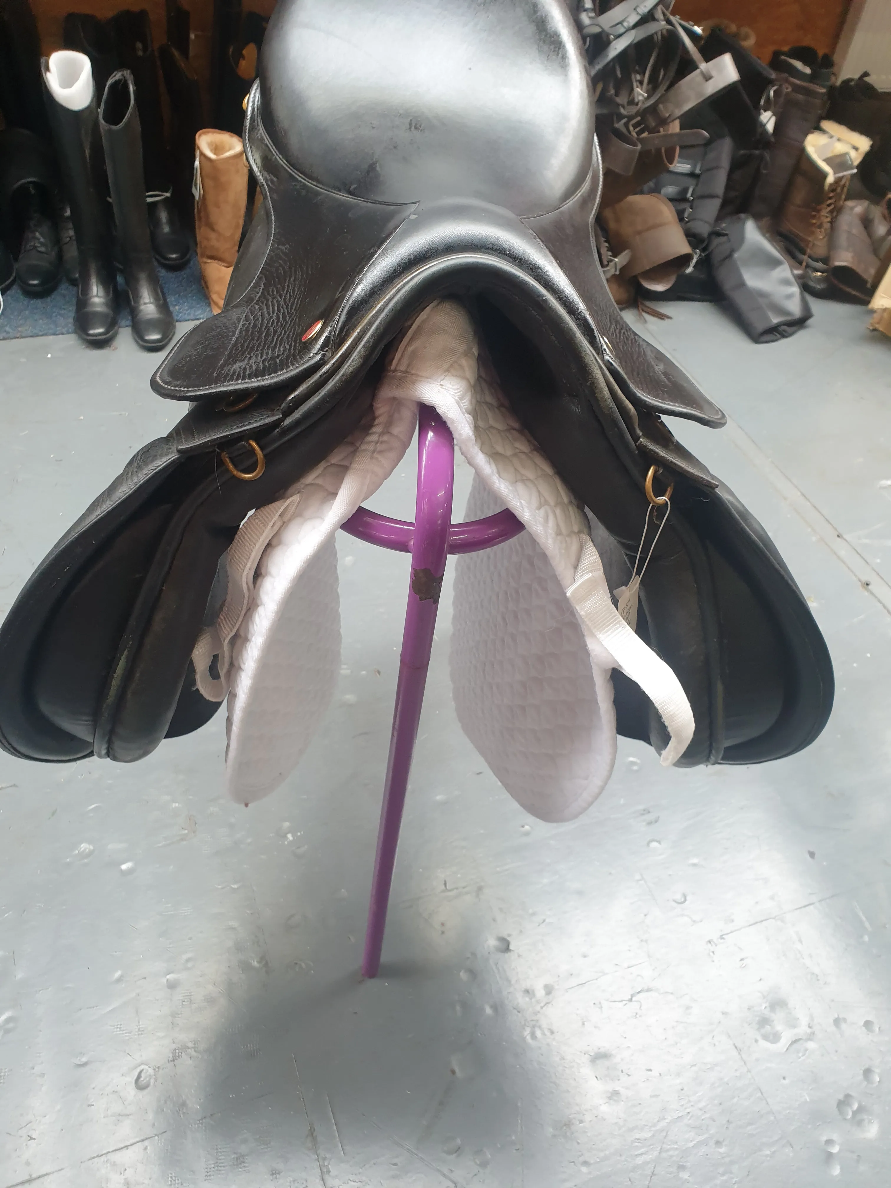 Black 17.5" wide  Falcon vsd leather saddle