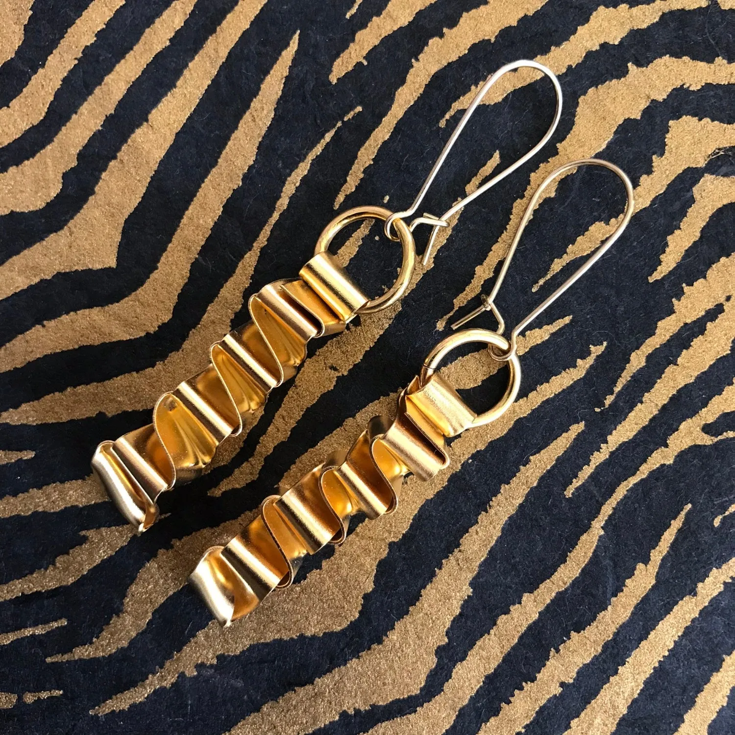 Callie Geometric wave-shaped earrings