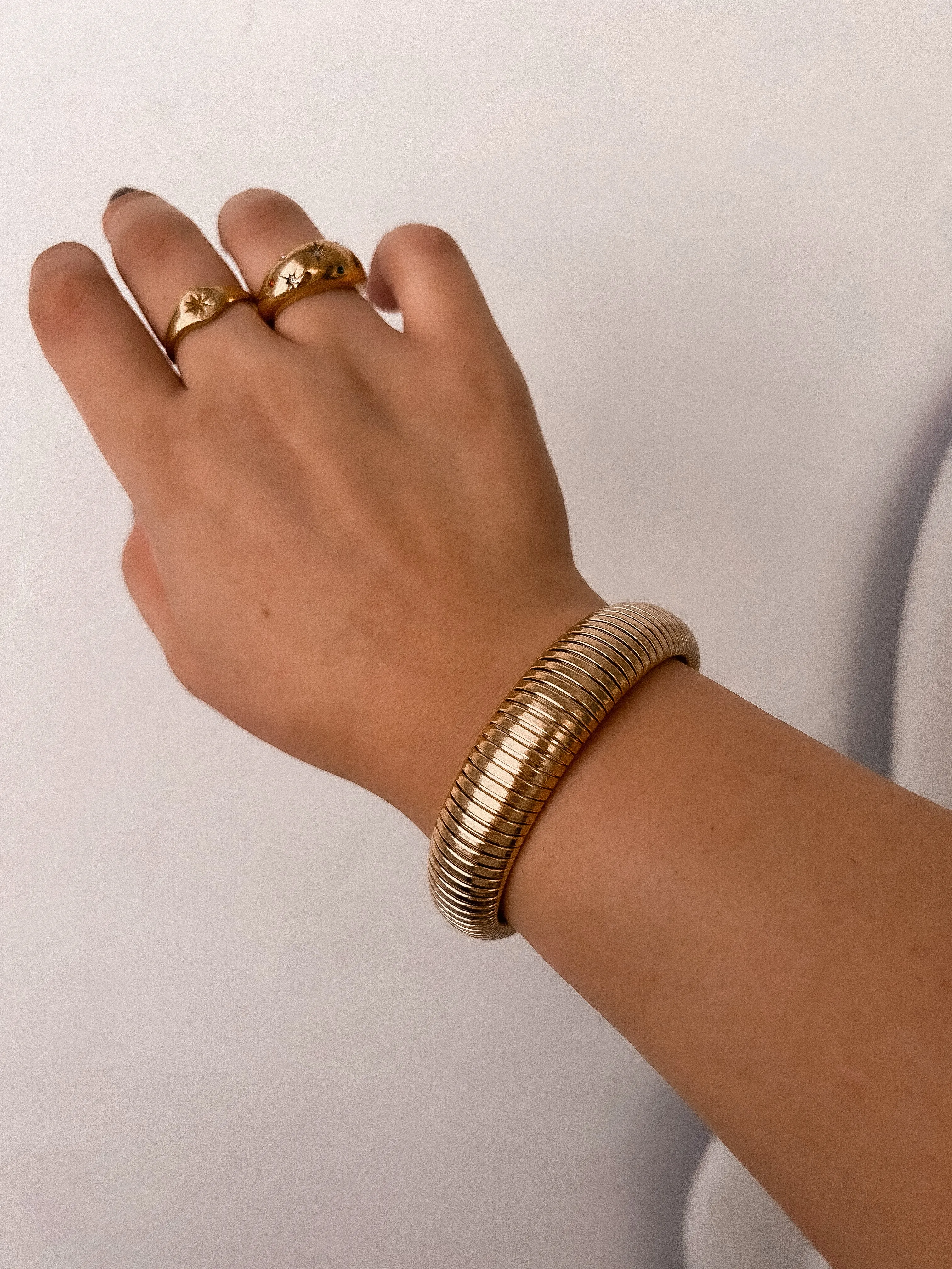 Cleo 16mm stretch Bracelet *18K Gold Plated*