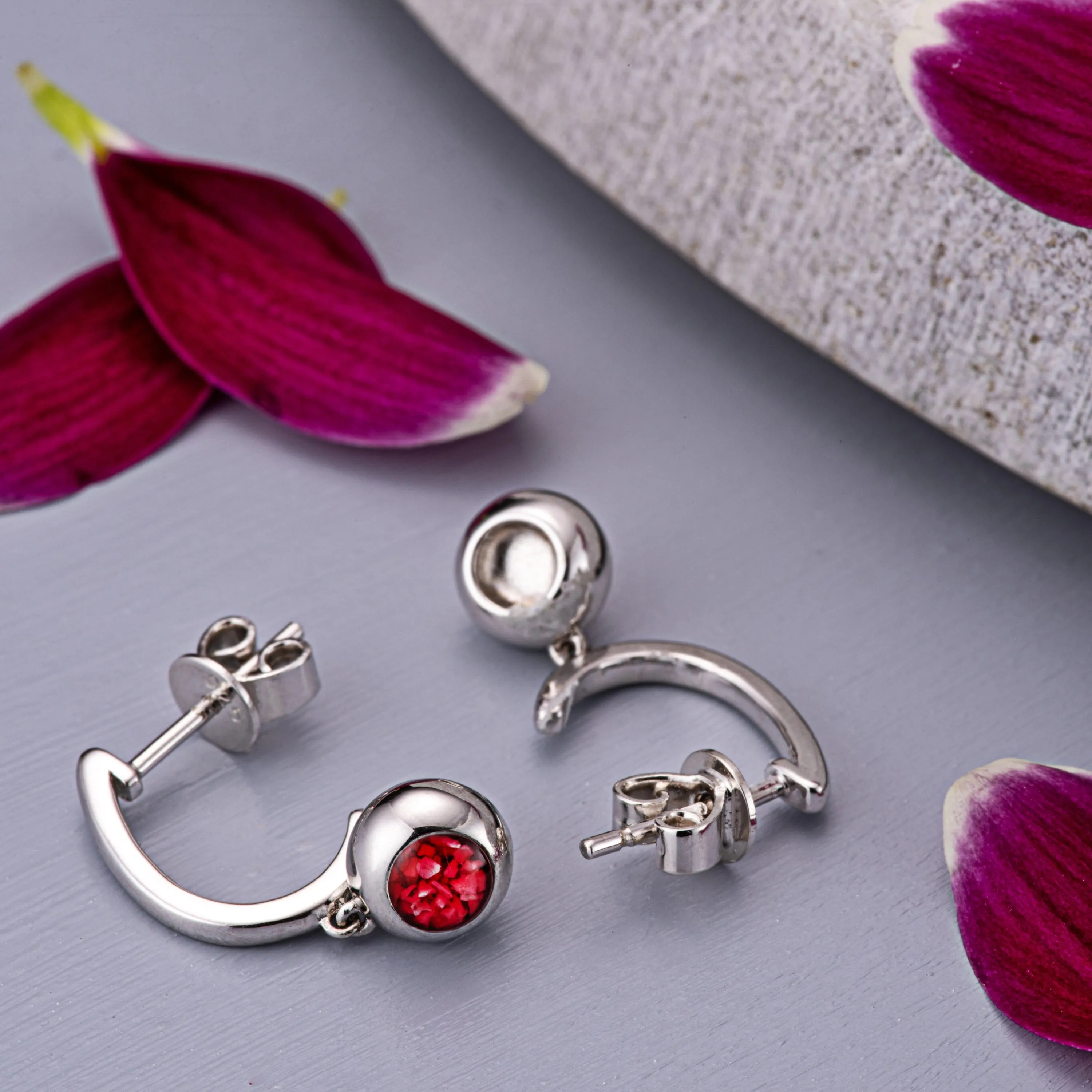 EverWith Ladies Rondure Crescent Memorial Ashes Earrings
