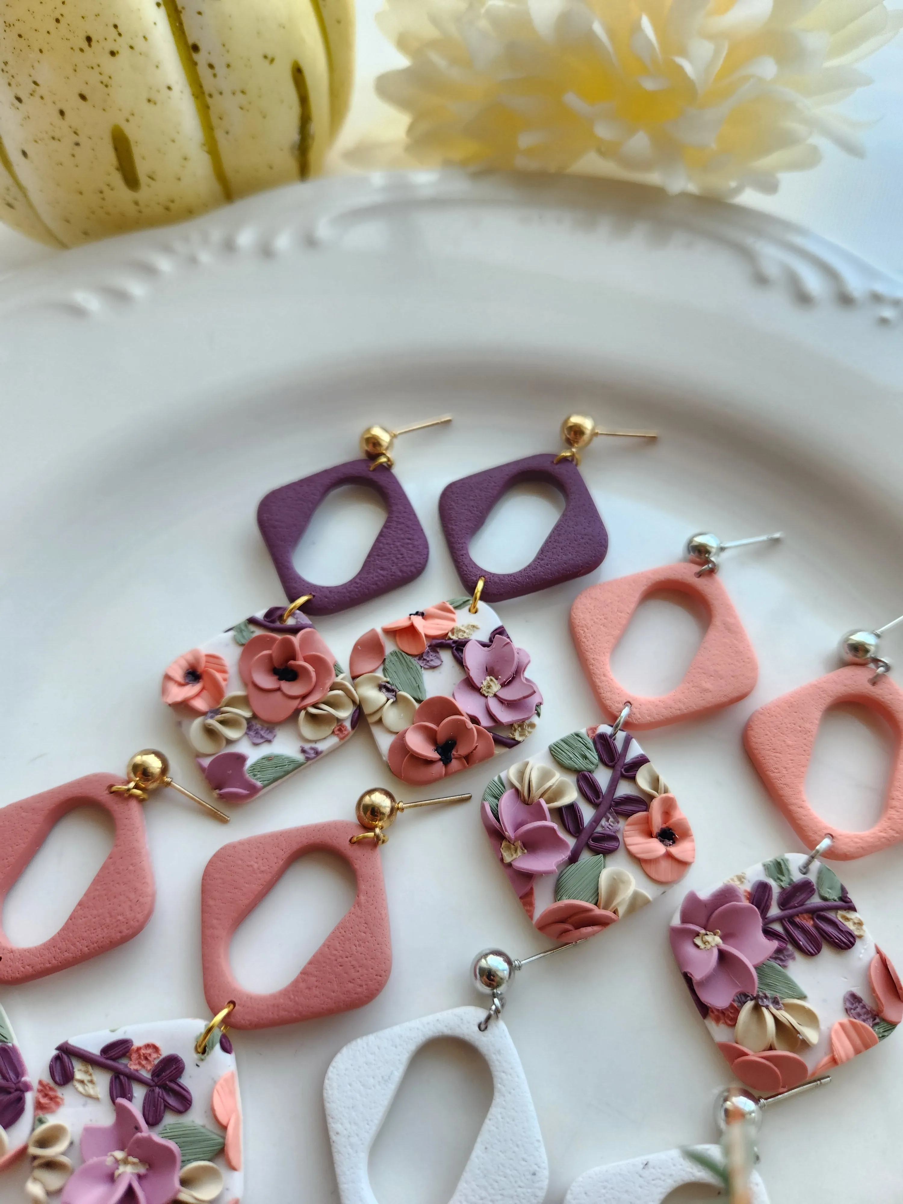 Floral Links (Multiple Colors)