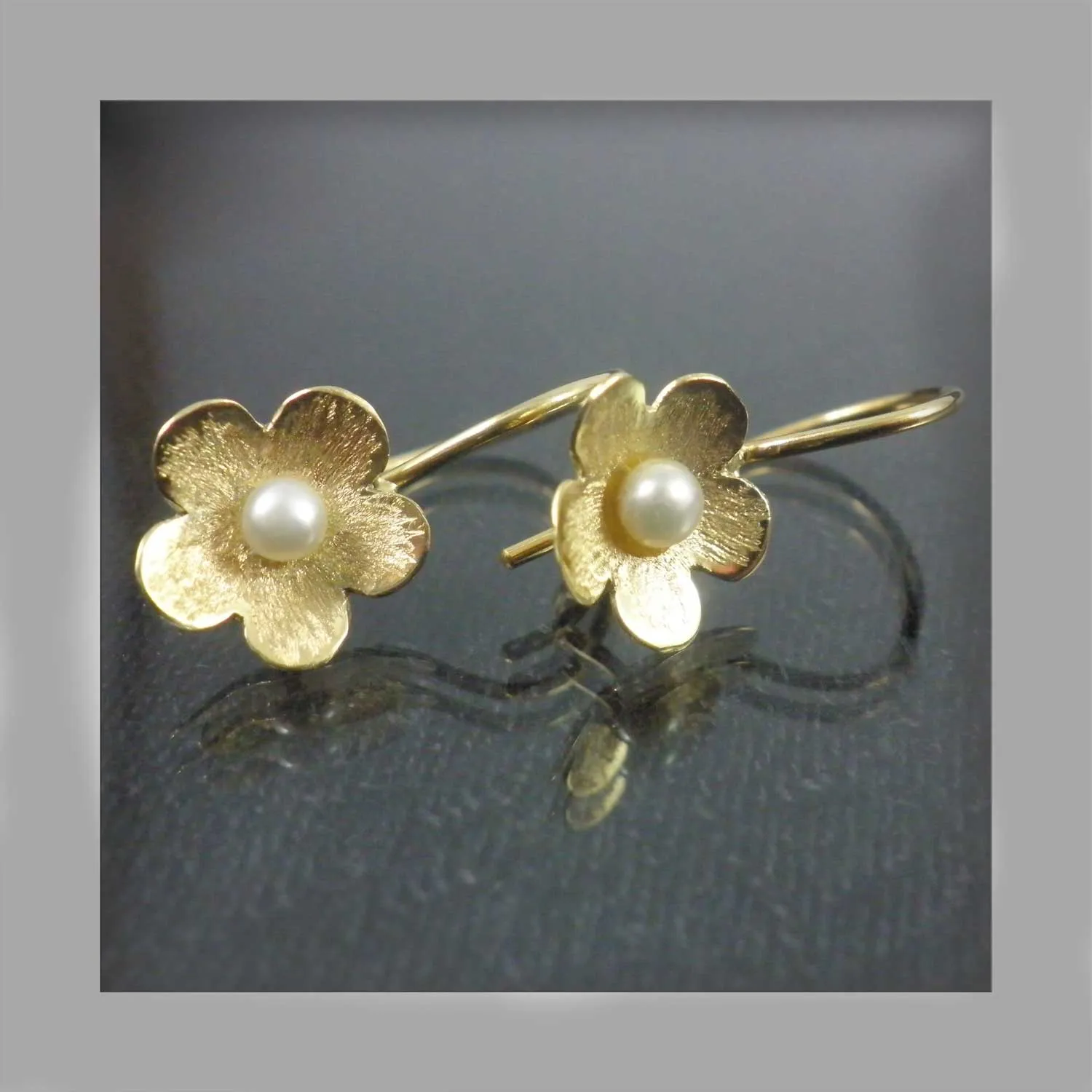 Flower Pearl earrings