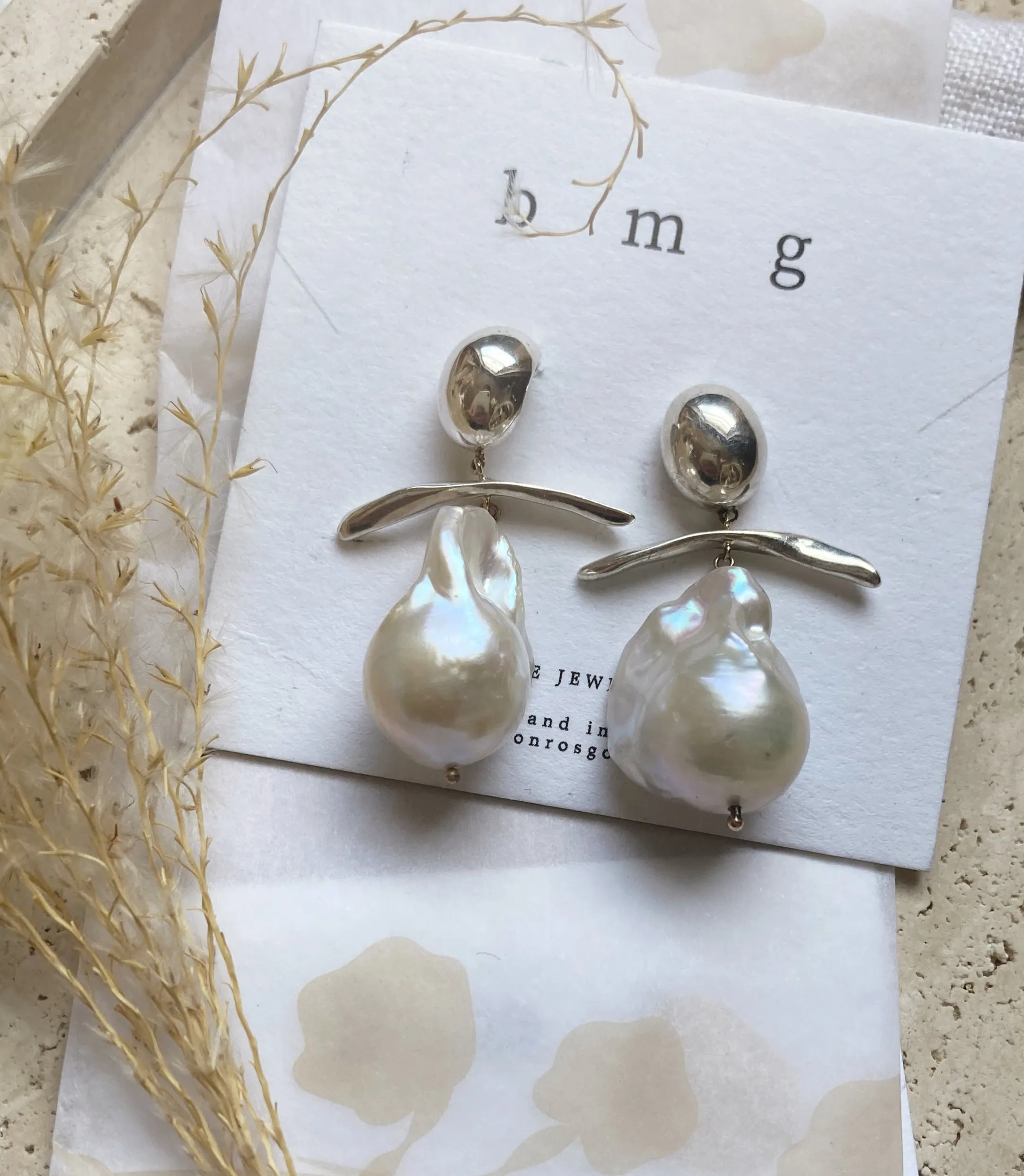 Gala  Pearl earring