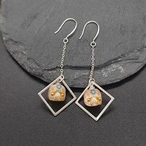 Geometric Gemstones Śmaśana Rhombic Pearl Skull Drop Earrings