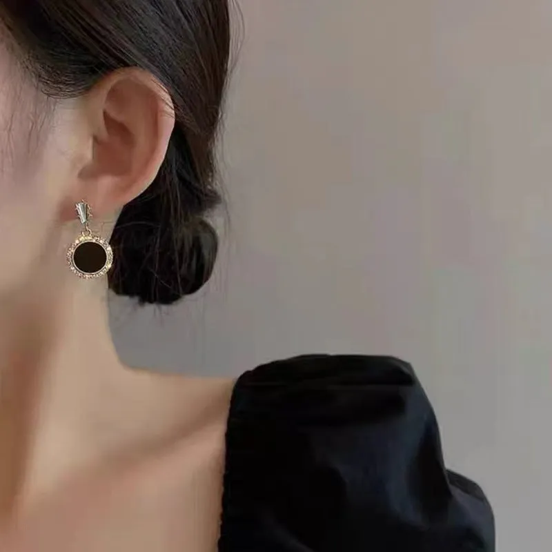 Geometric round earrings