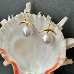 giant pearls under the moon earrings