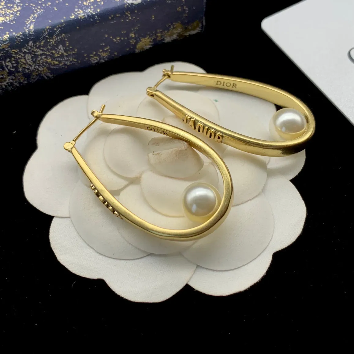 gold ring pearl earrings
