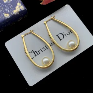 gold ring pearl earrings