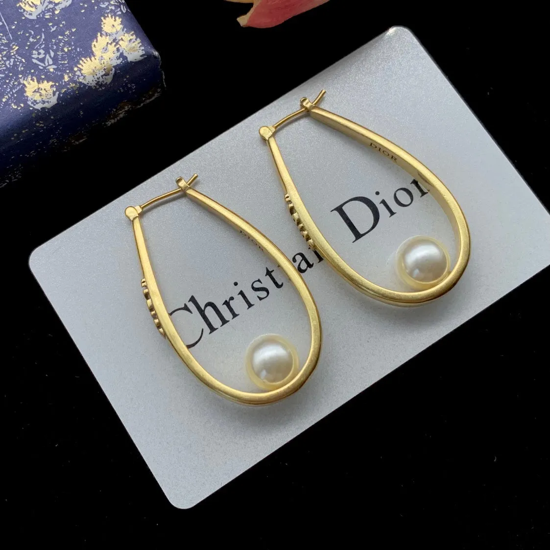 gold ring pearl earrings