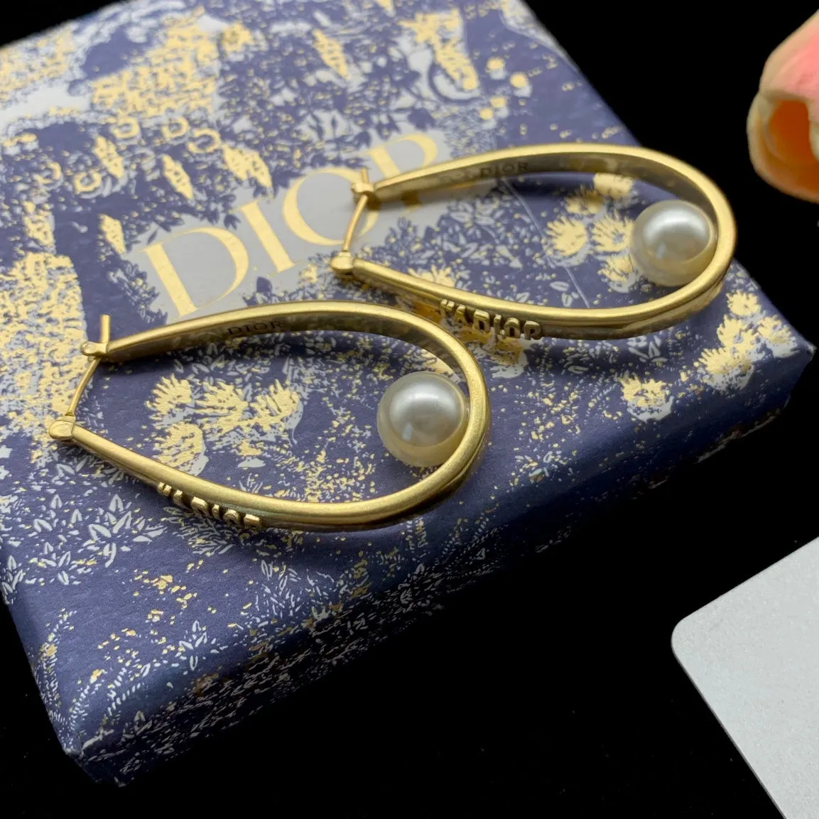 gold ring pearl earrings
