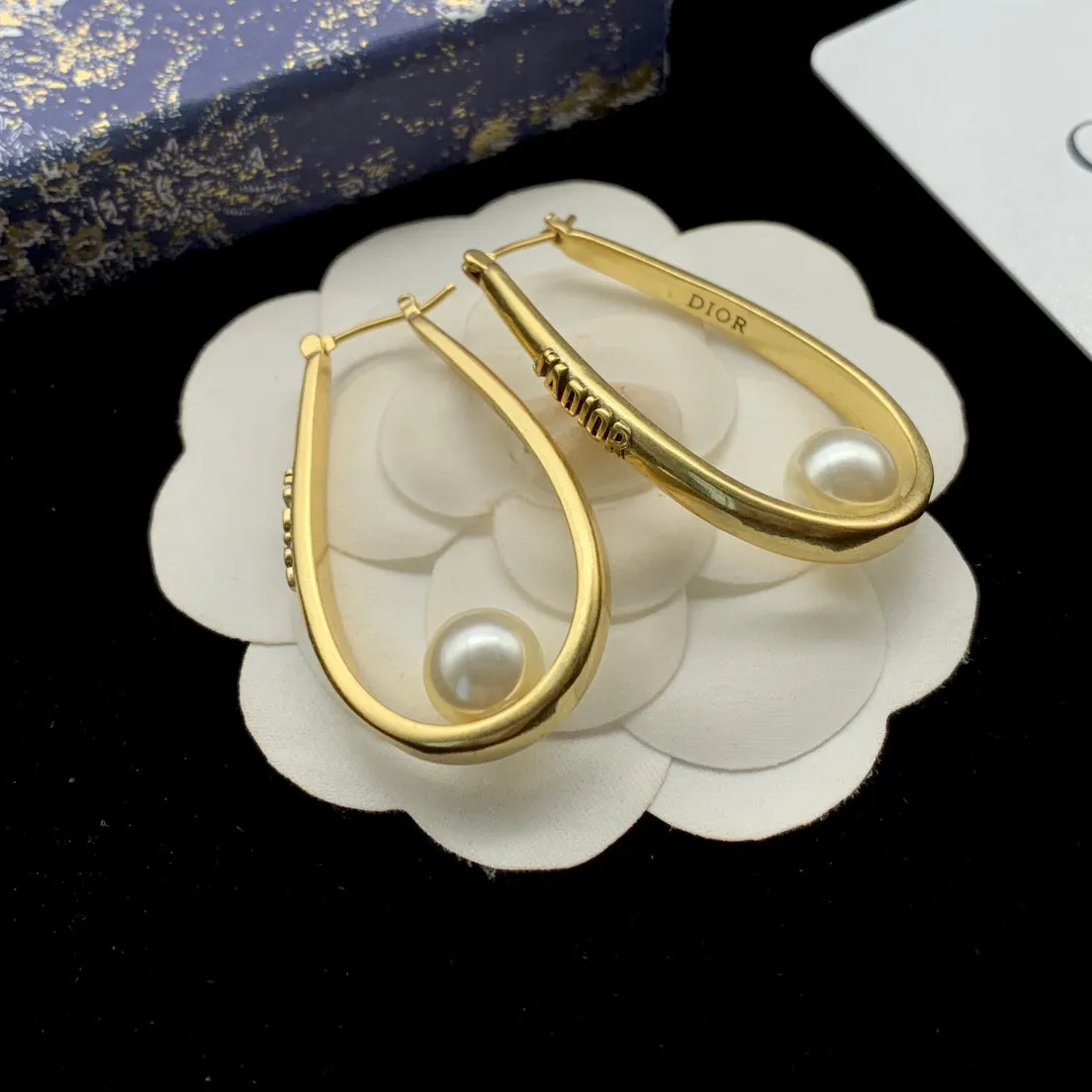 gold ring pearl earrings