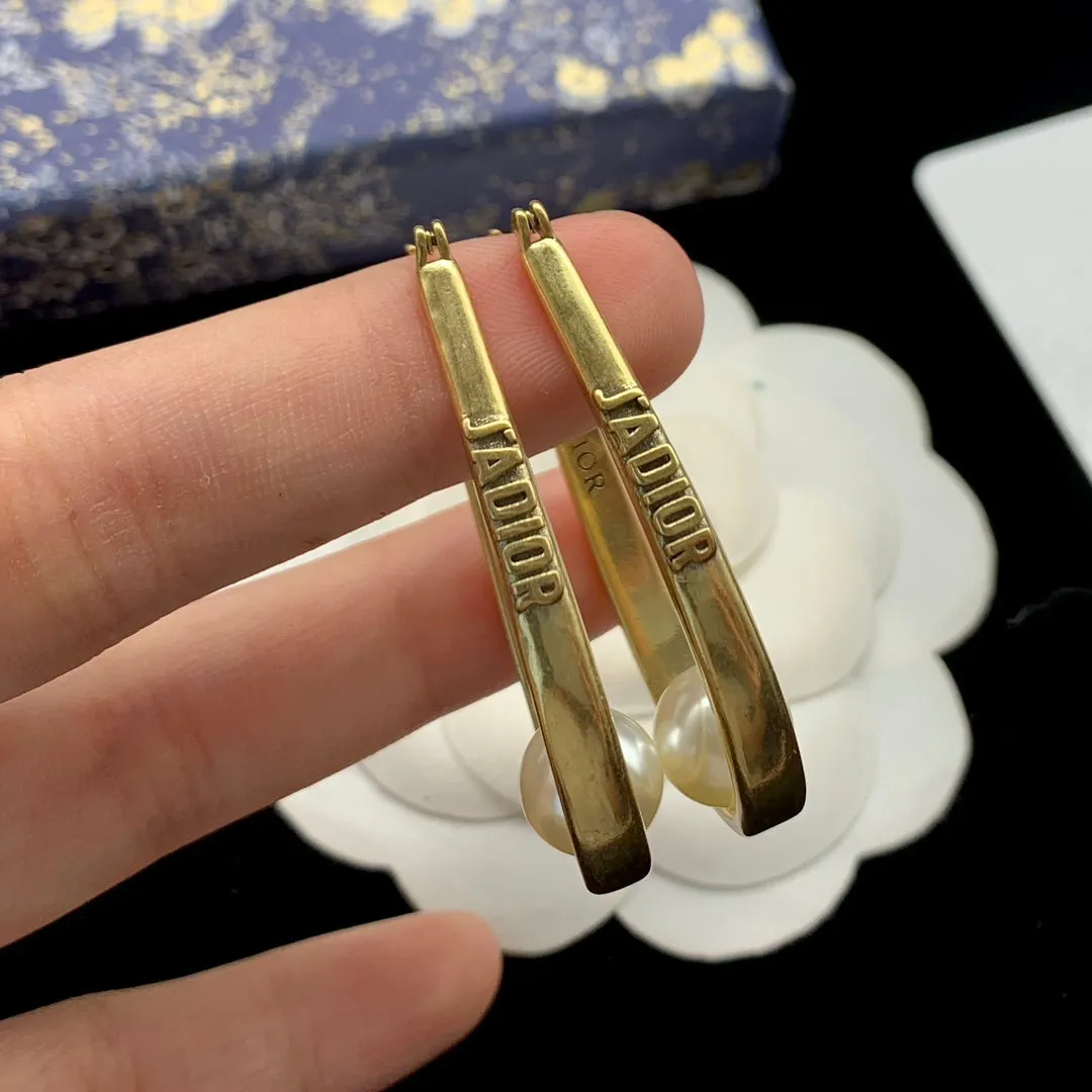 gold ring pearl earrings