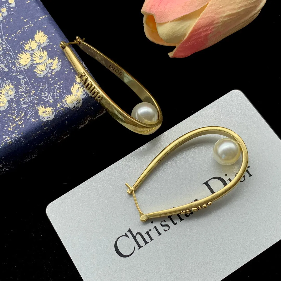 gold ring pearl earrings