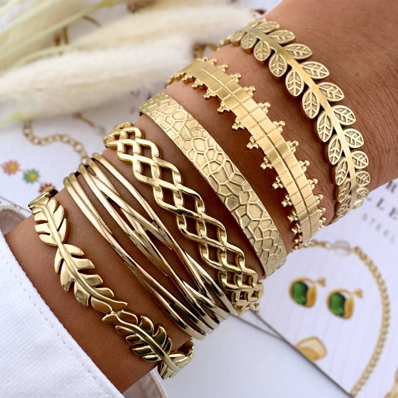 Golden Leaf Disc Cuff – 18K Gold