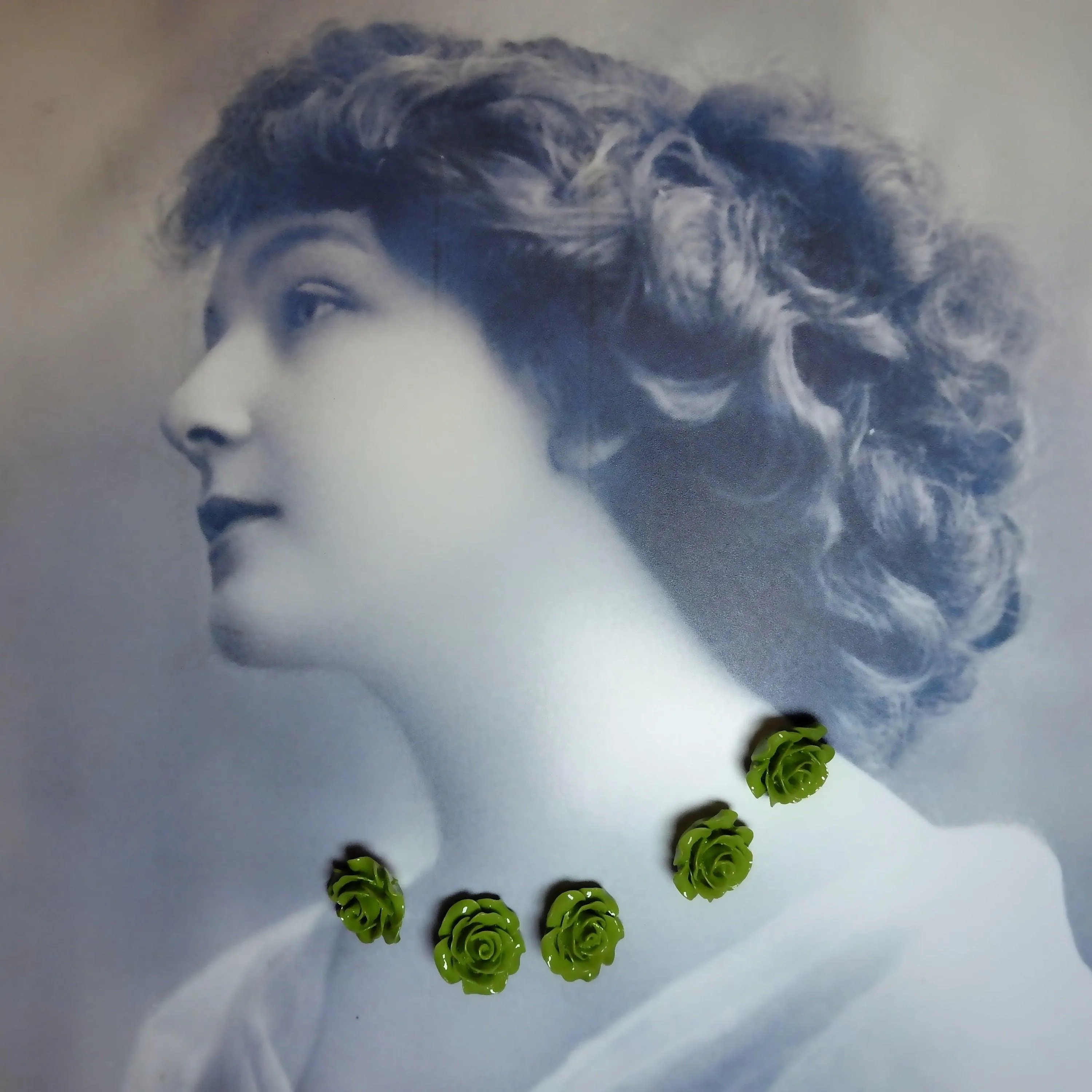Green flower buttons