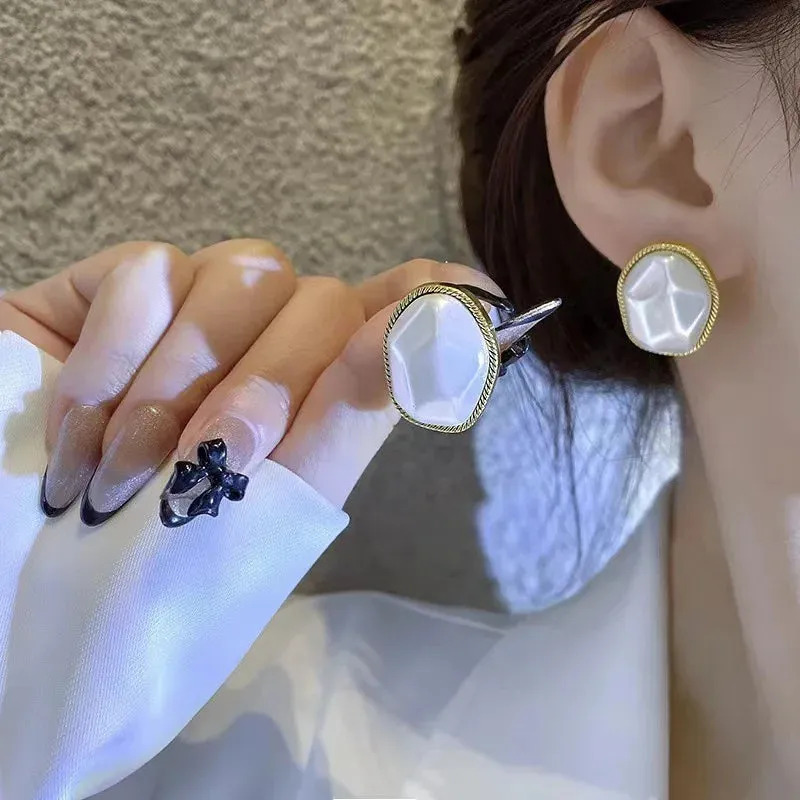 Kawaii Geometric Round Pearl Earrings ✨🌷 Cute Minimalist Jewelry for Trendsetting Women! 🎀