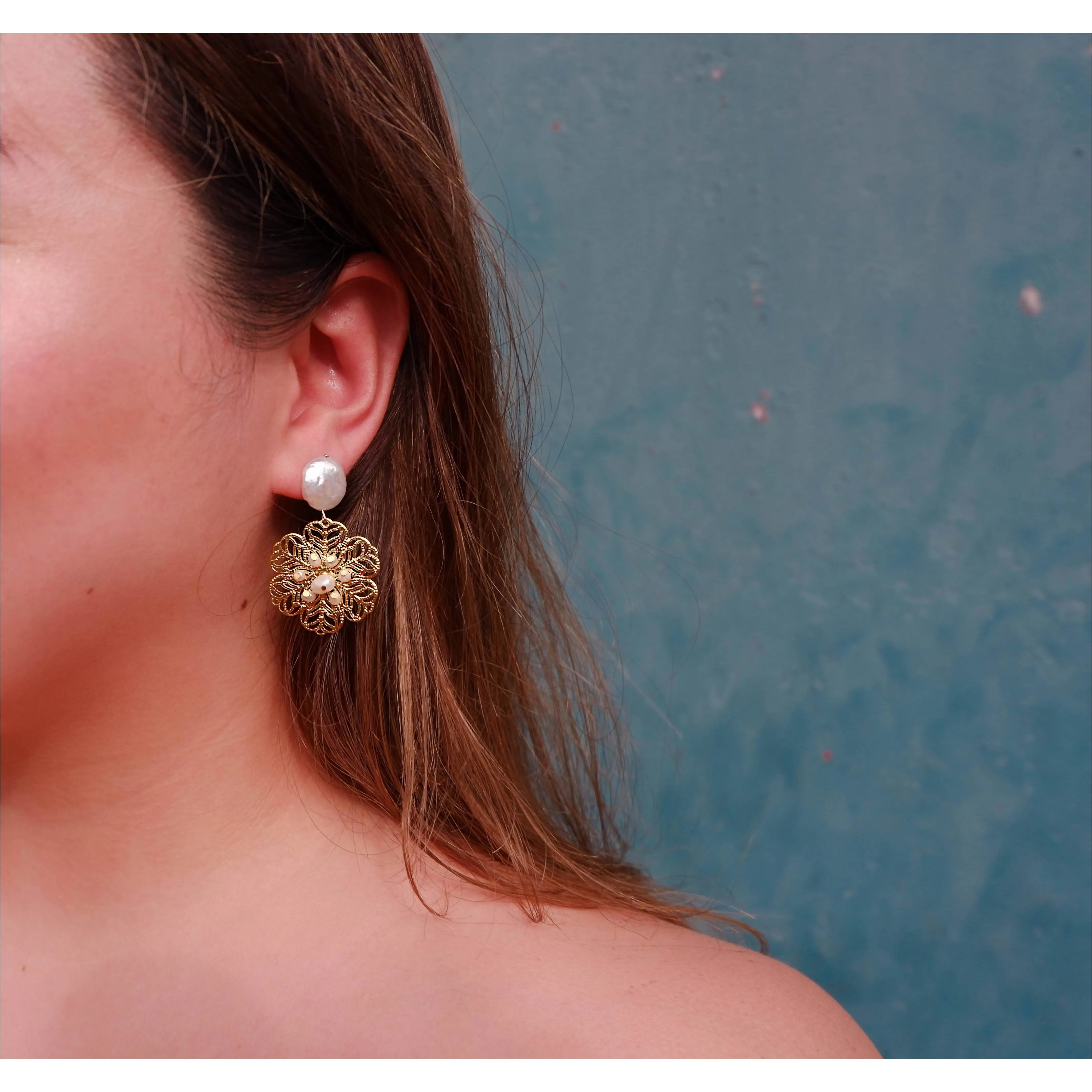 Lila Perla Studs