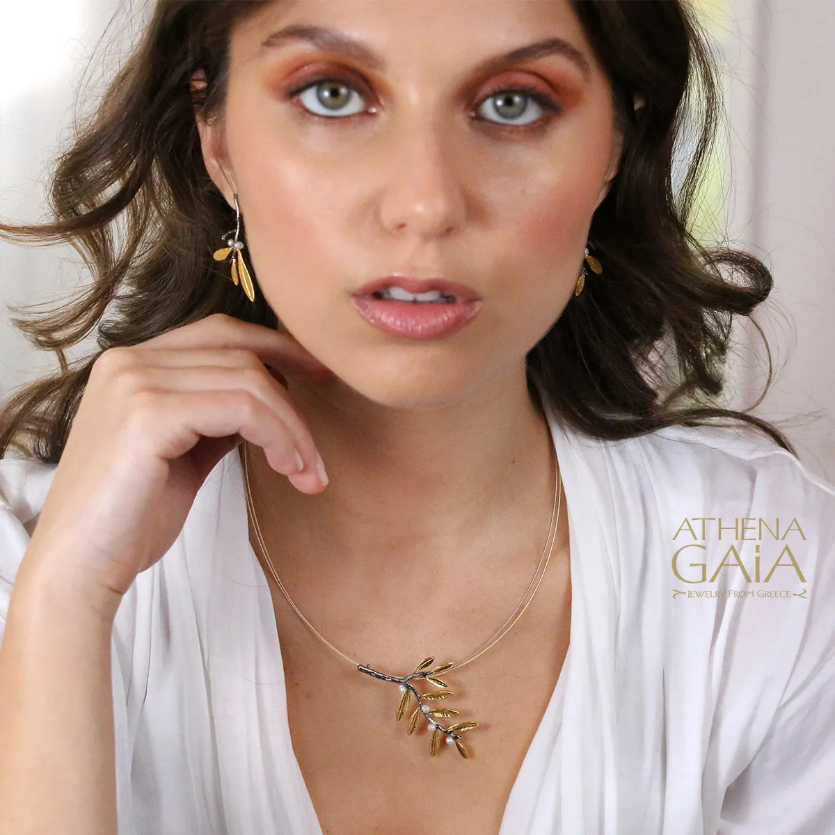 Mother Child Side Pearl Olive Twig Necklace
