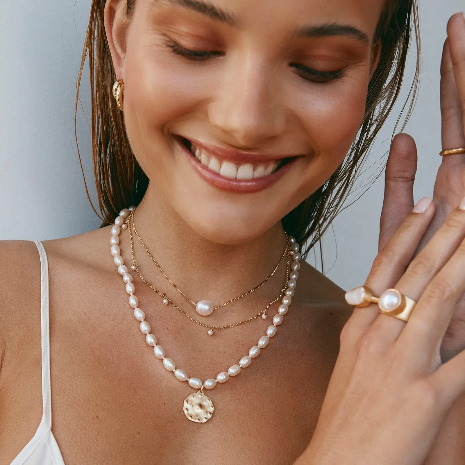 PEARL POM NECKLACE