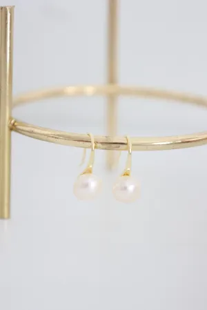Sasha Simple Pearl Earrings