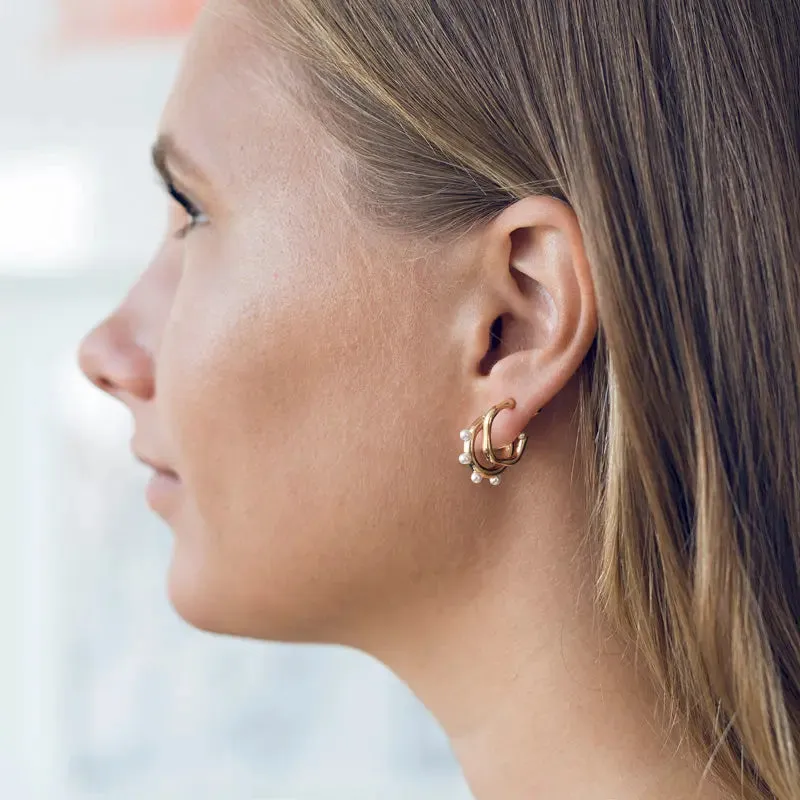 Small hoops with one pearl