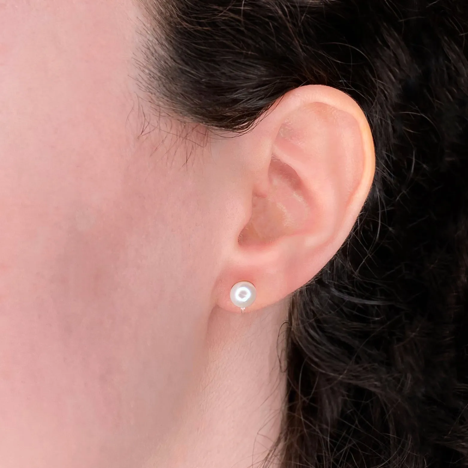 SMALL PEARL STUD CLIP-ON EARRINGS IN SILVER
