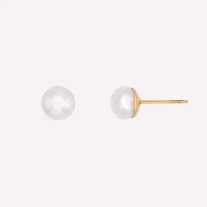 SMALL PEARL STUD EARRINGS IN GOLD
