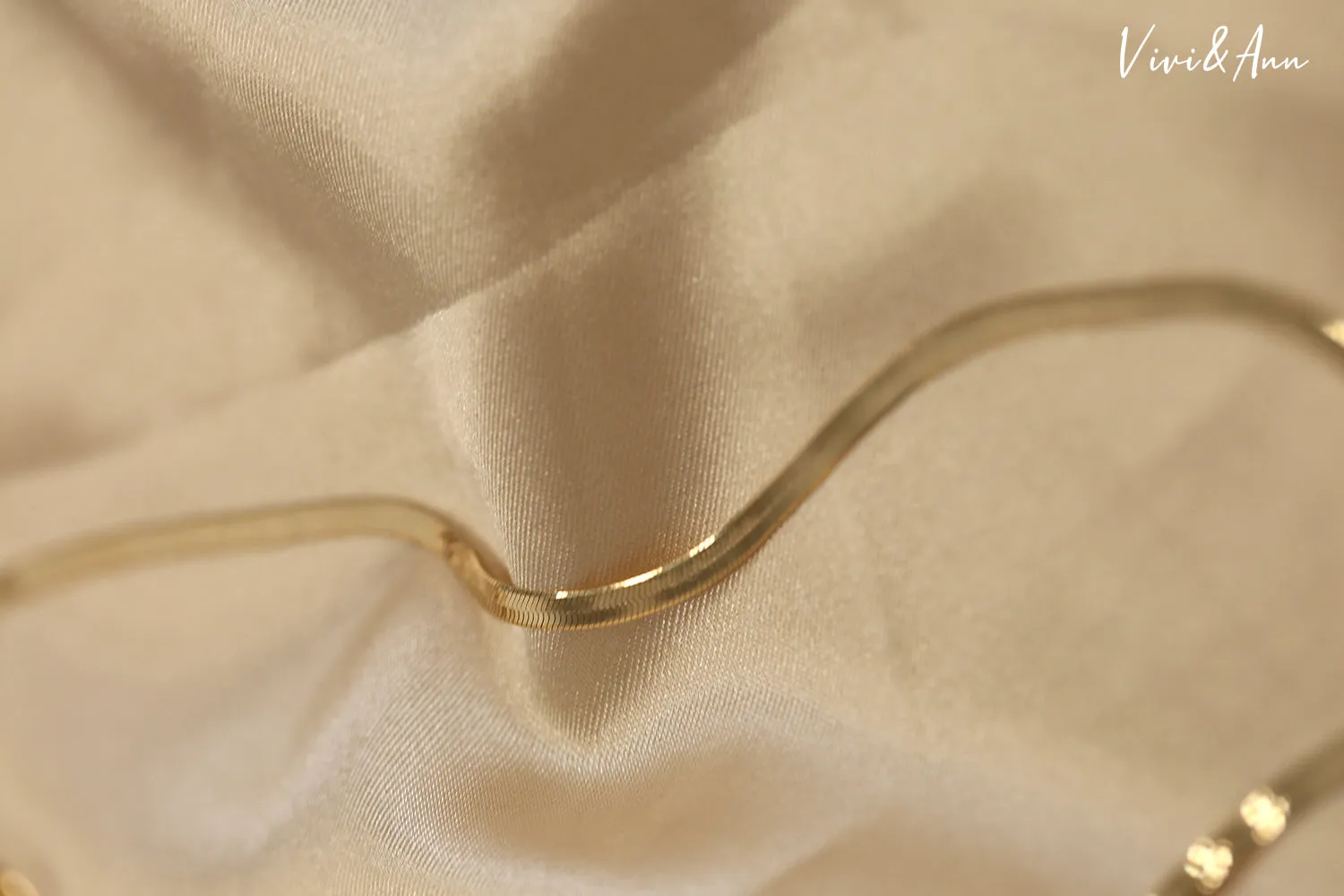 Solid 18K Gold Herringbone Chain Necklace