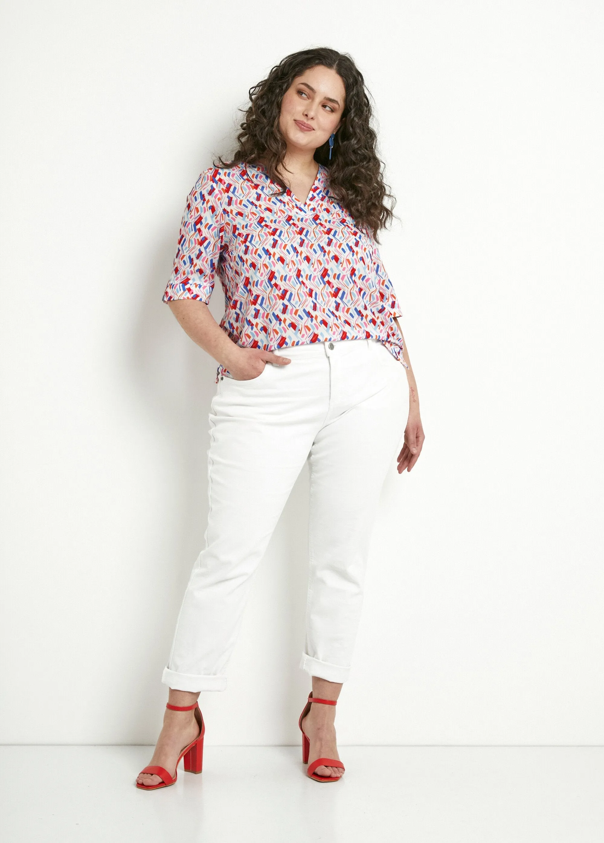 Straight V-neck tunic with short printed sleeves