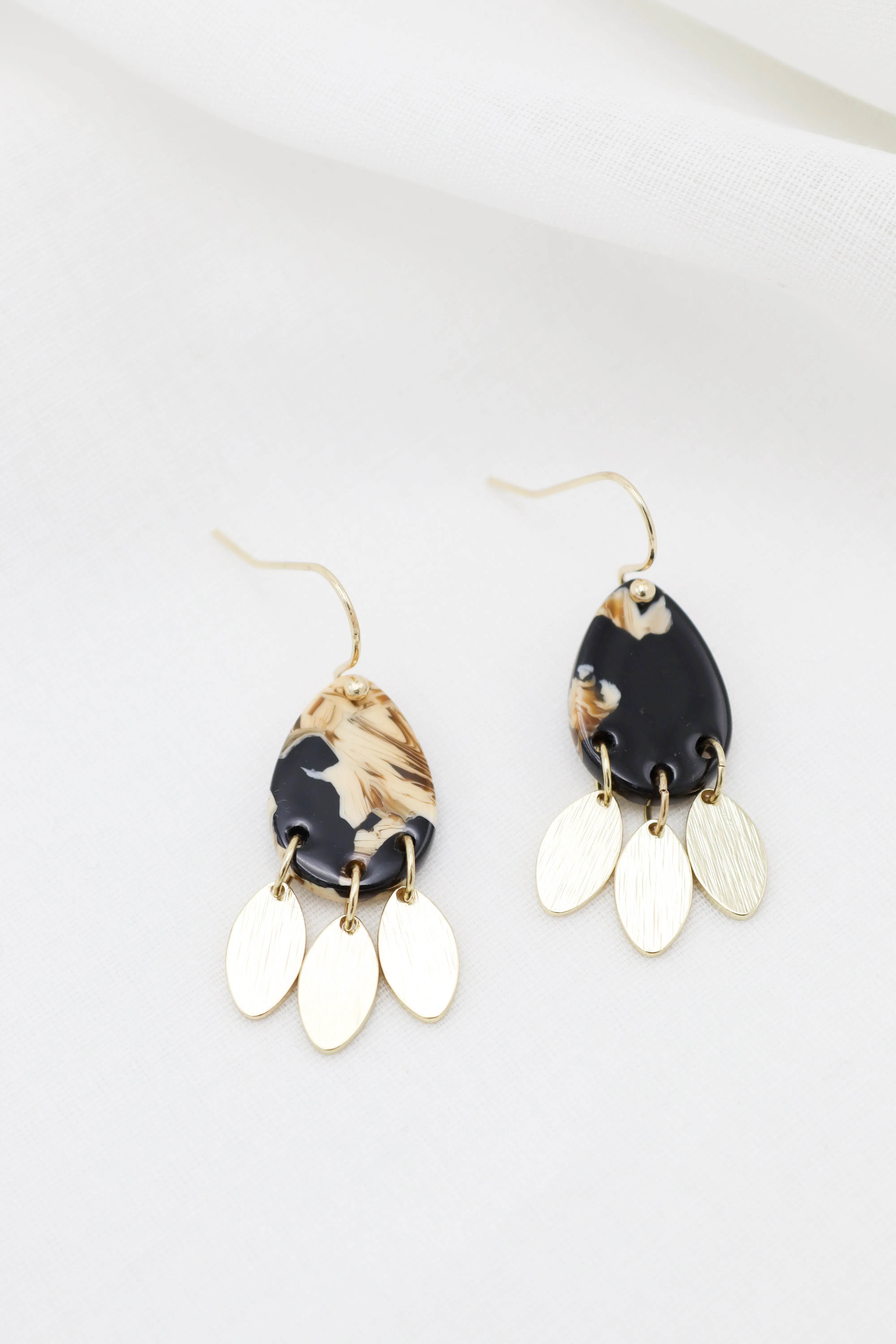 The Metal & Resin Dangle Earrings