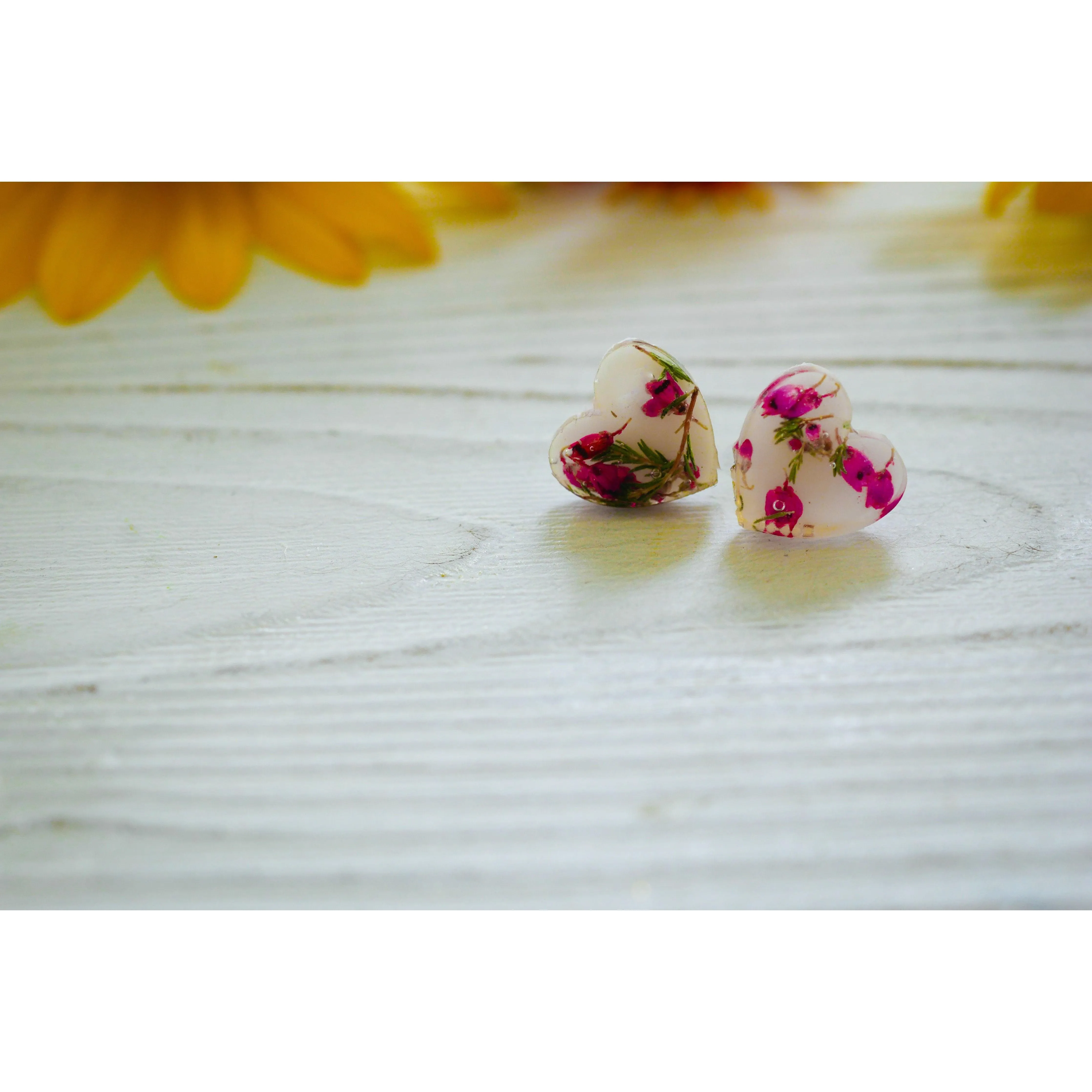 Tiny heart heather studs