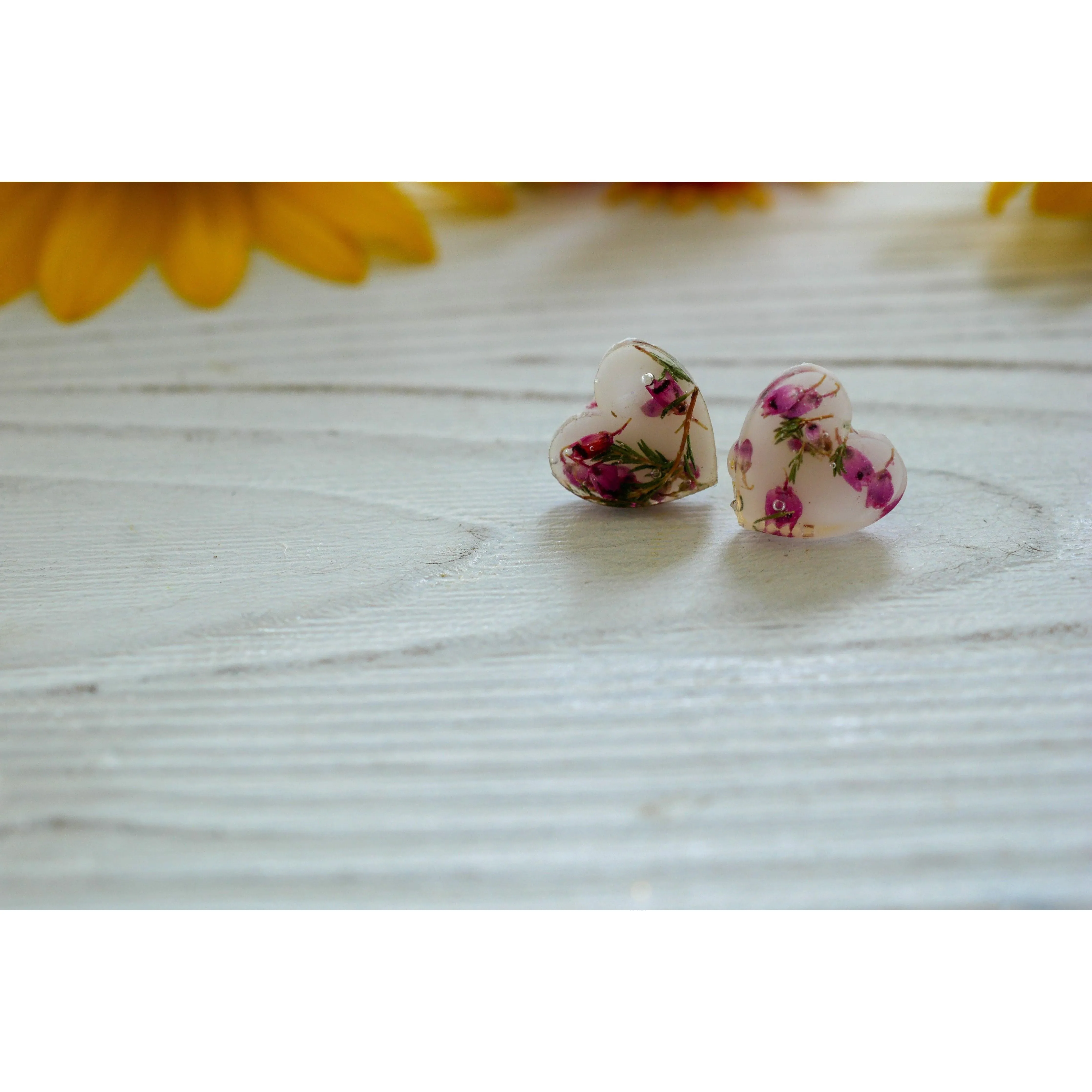 Tiny heart heather studs