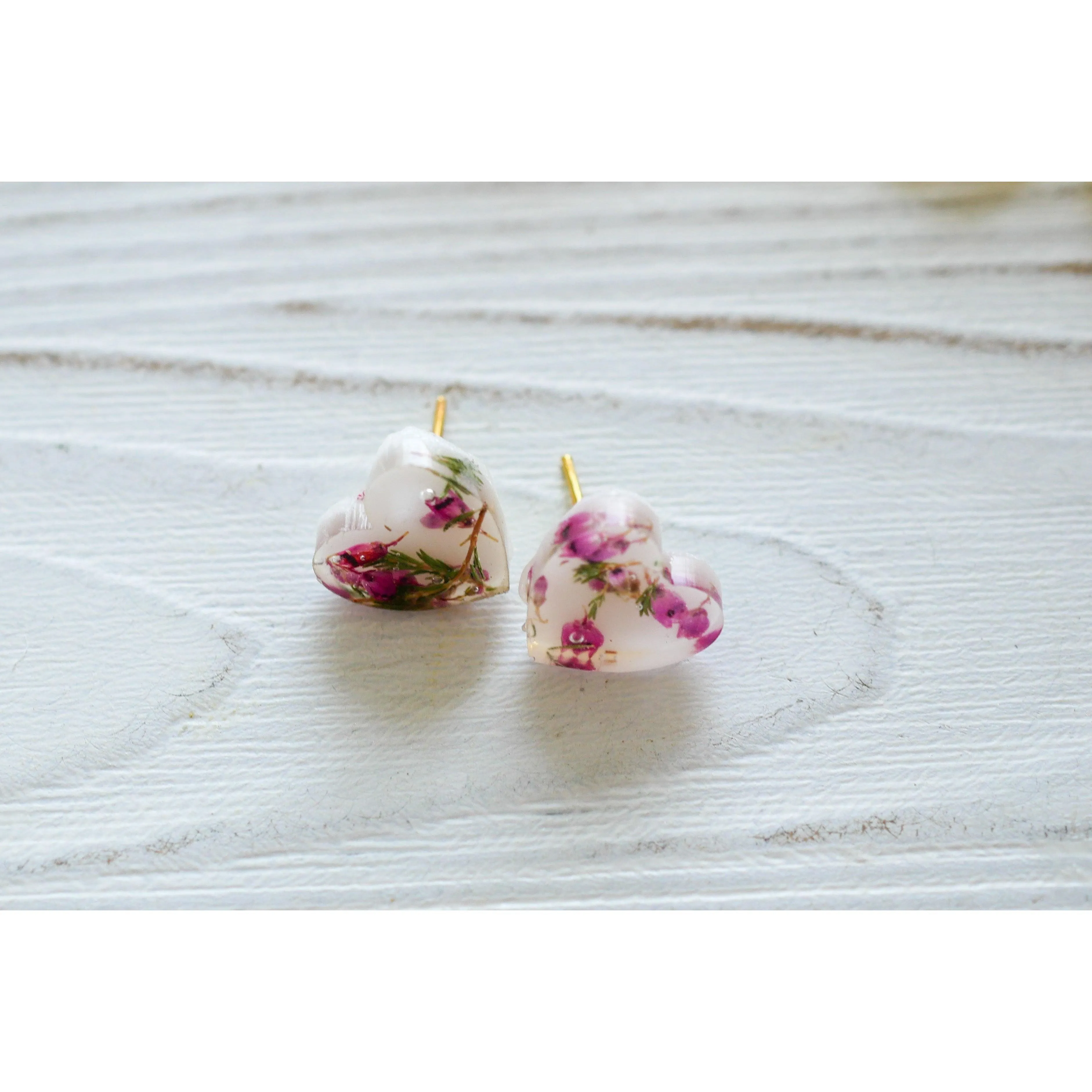 Tiny heart heather studs
