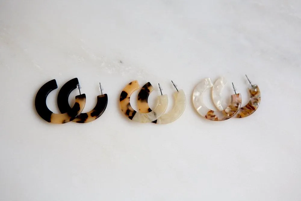 Tortoise Shell Earrings (White/Amber Mixed)