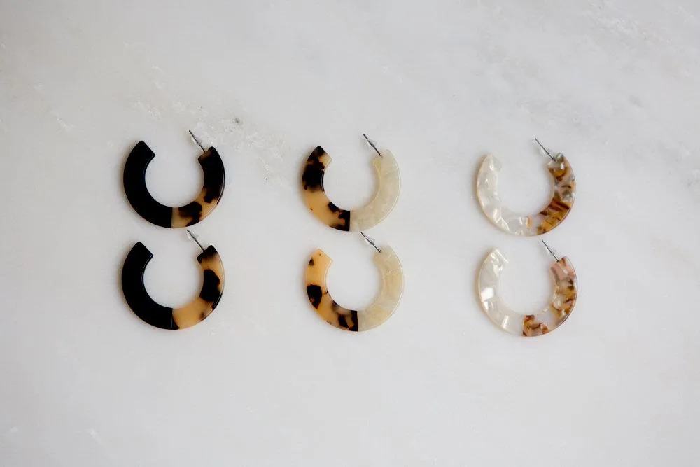 Tortoise Shell Earrings (White/Amber Mixed)