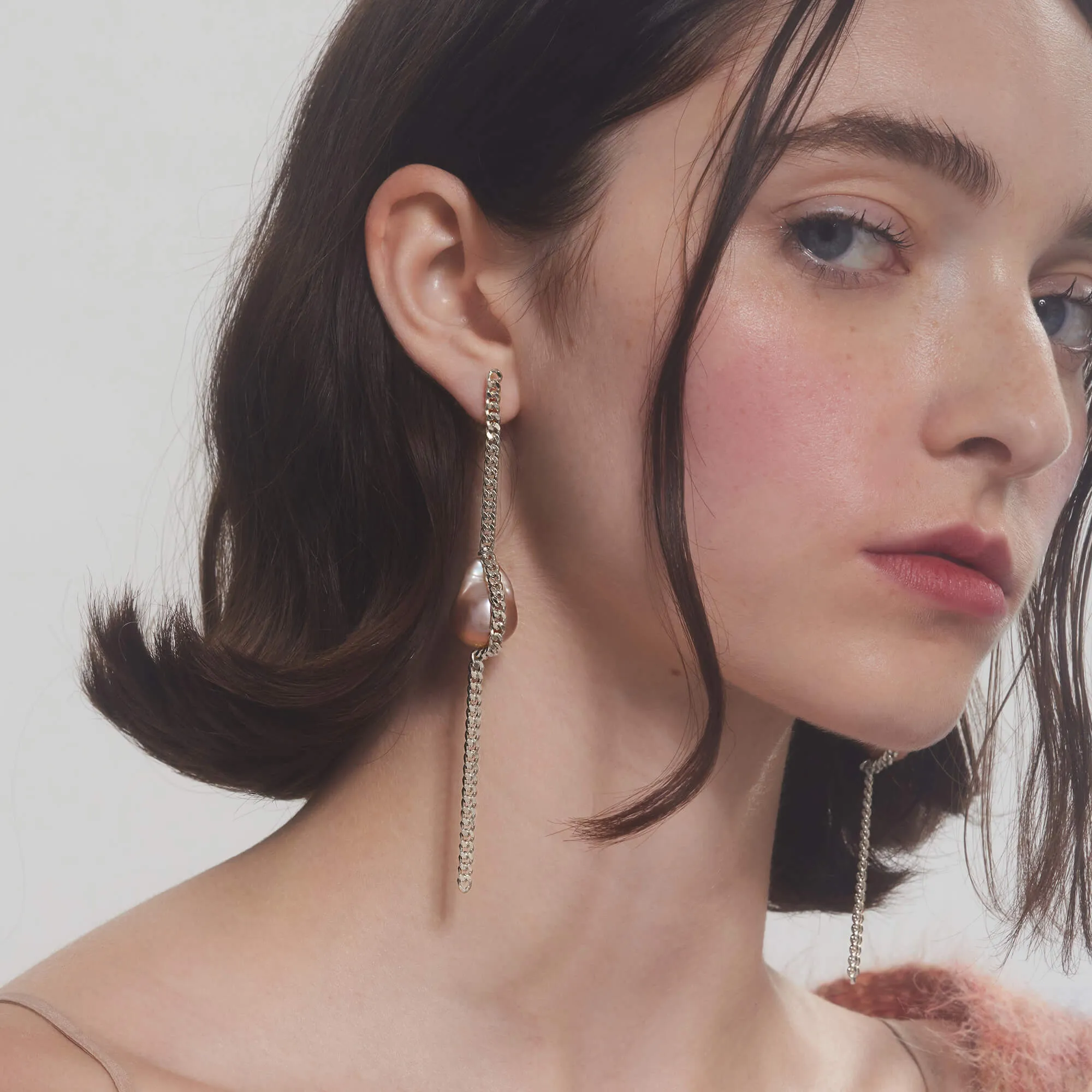 Traced Pearl Earrings in Silver