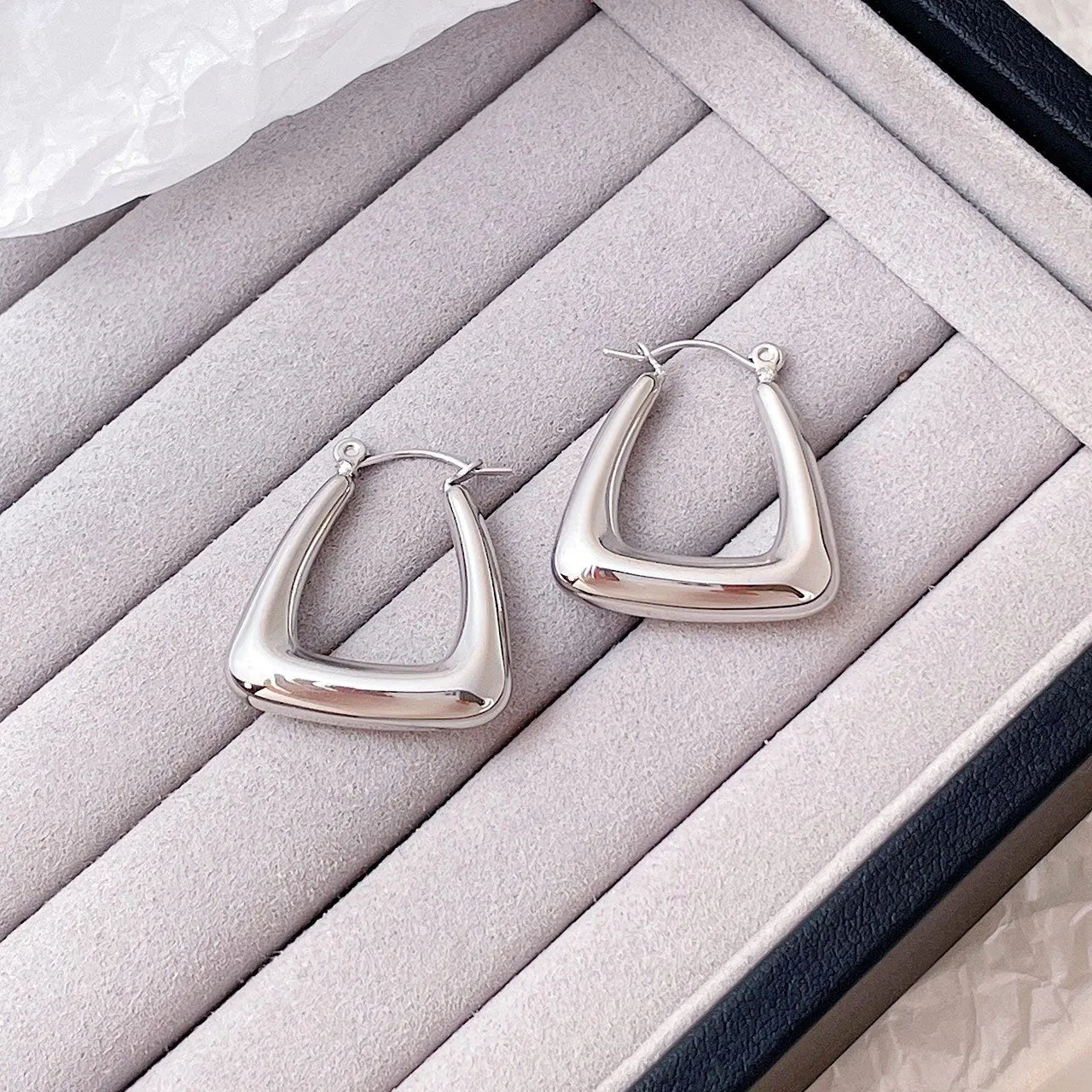 U-shaped Hollow Hoop Earrings in Gold and Silver