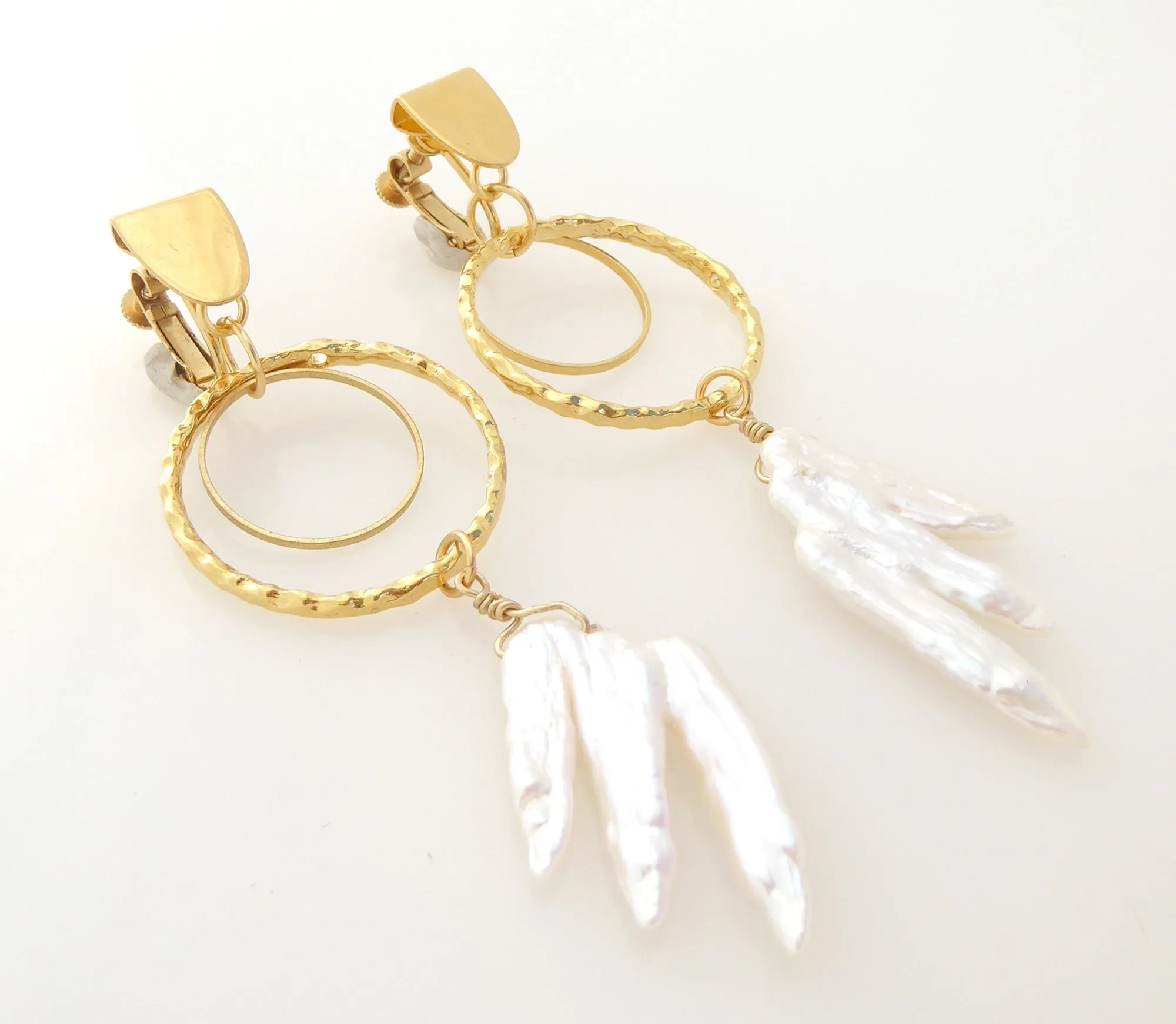Vinge pearl earrings