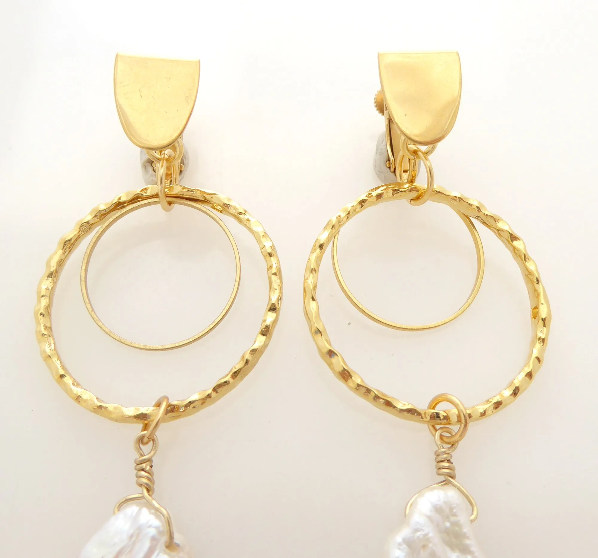 Vinge pearl earrings