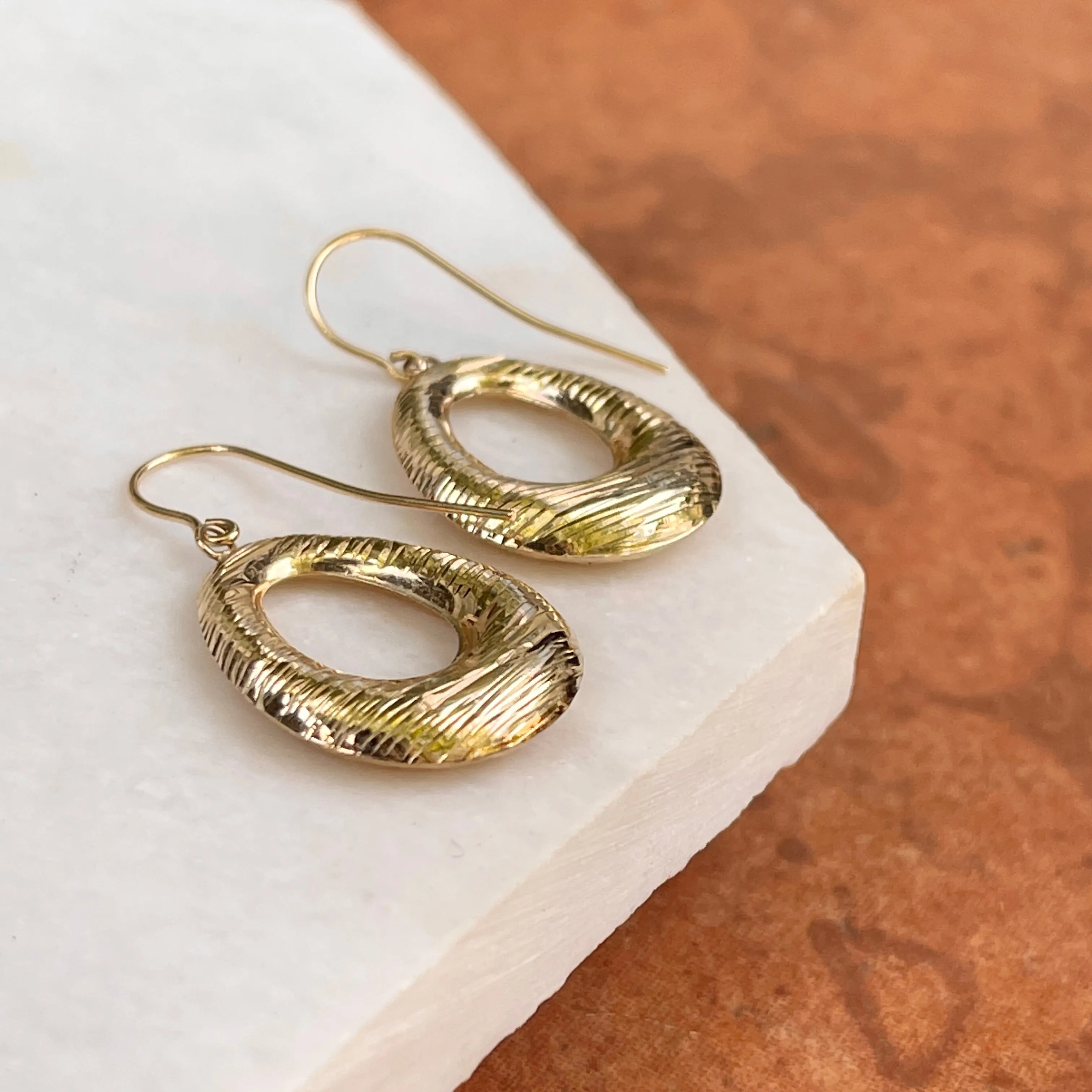 Vintage 14KT Yellow Gold Textured Oval Wire Dangle Earrings