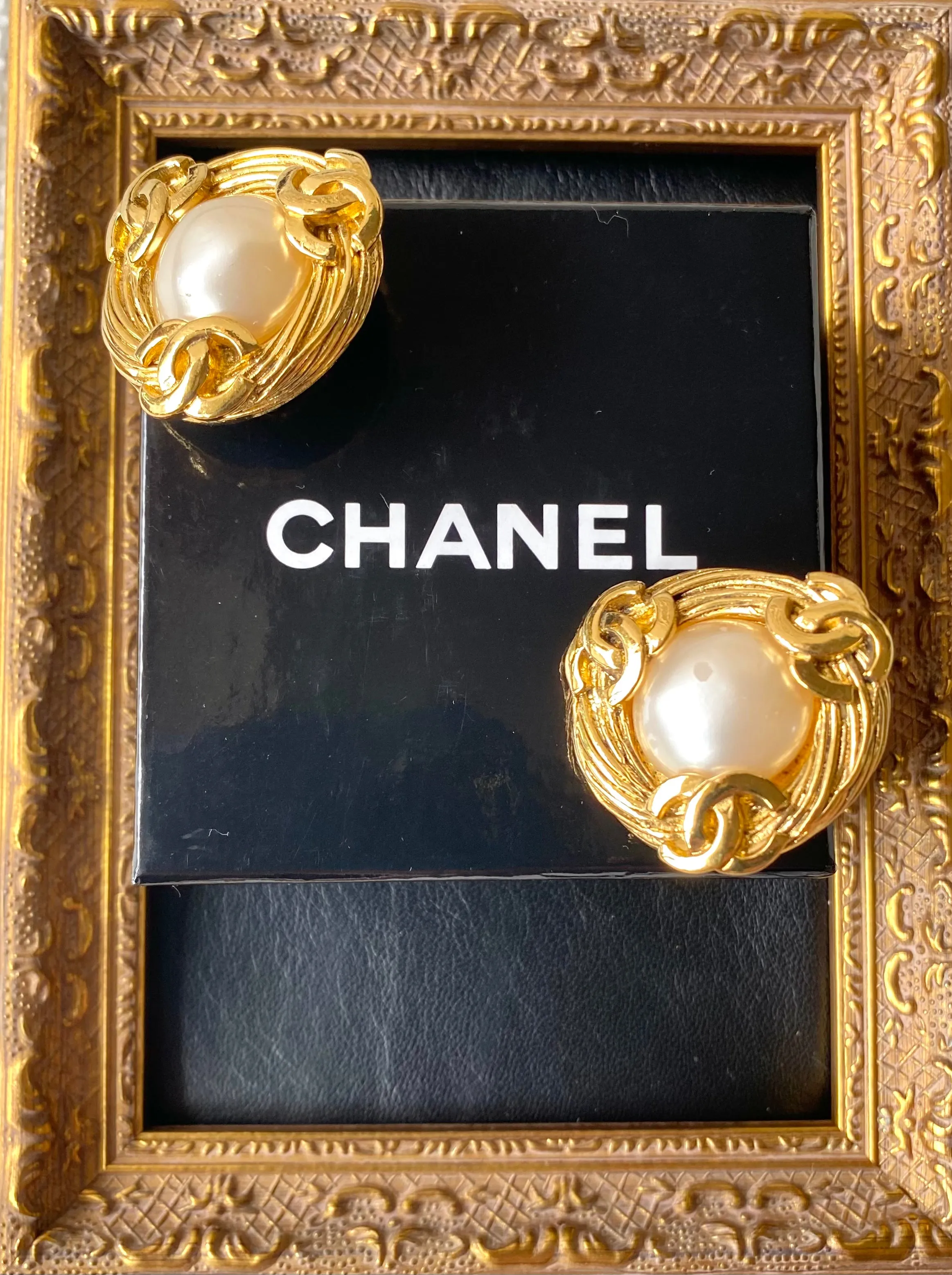 Vintage CHANEL large golden round earrings with faux pearl and CC motifs. Big size earrings. 050601ya4