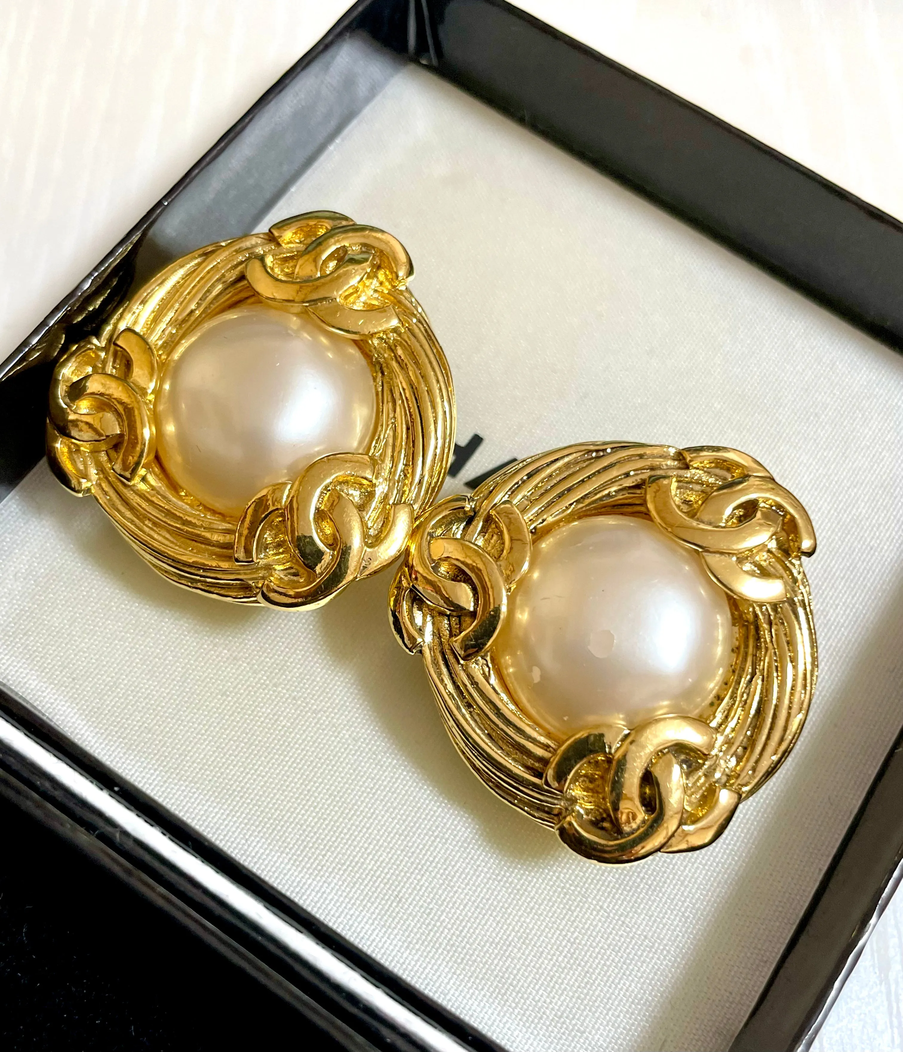 Vintage CHANEL large golden round earrings with faux pearl and CC motifs. Big size earrings. 050601ya4