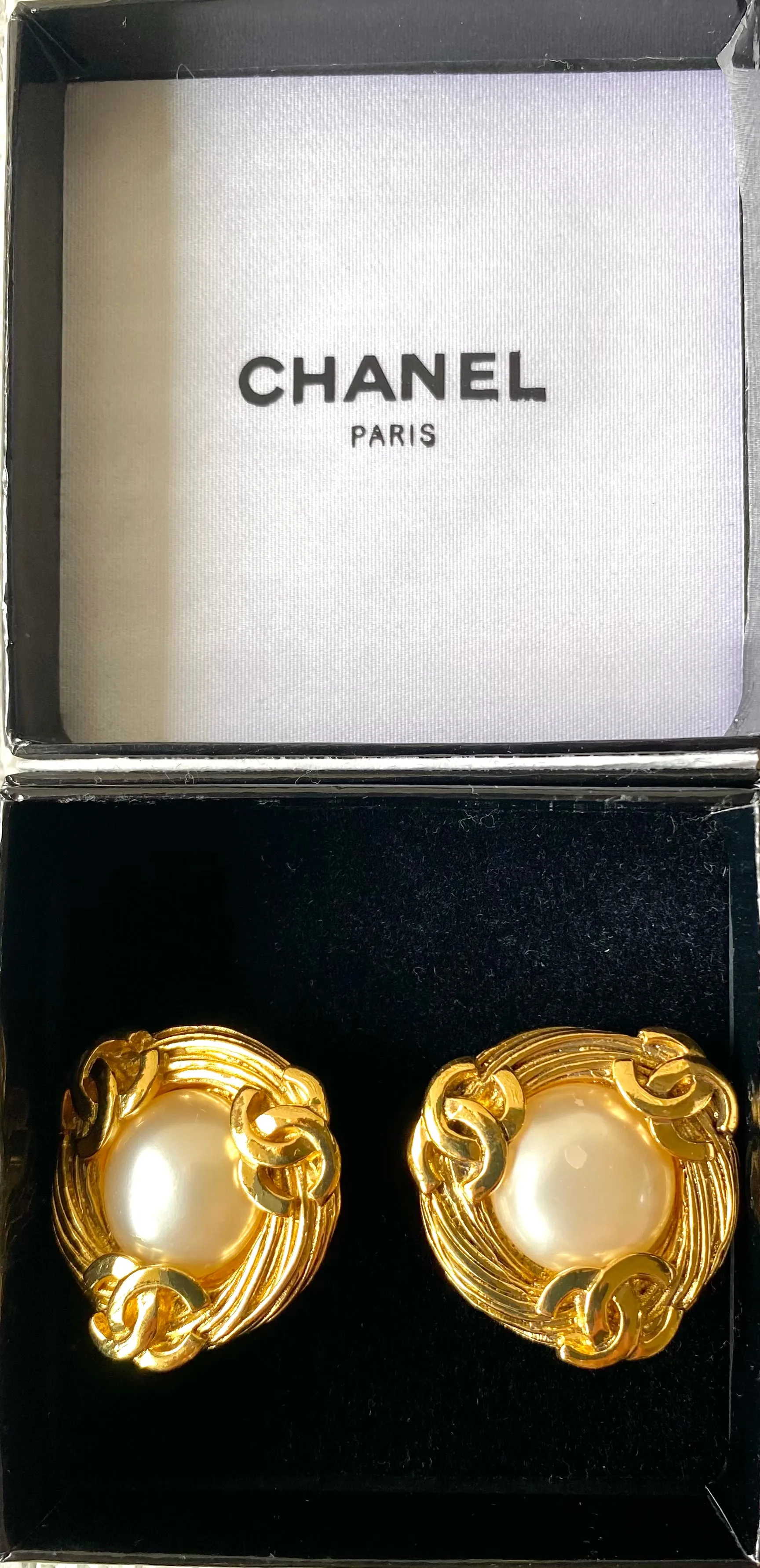 Vintage CHANEL large golden round earrings with faux pearl and CC motifs. Big size earrings. 050601ya4