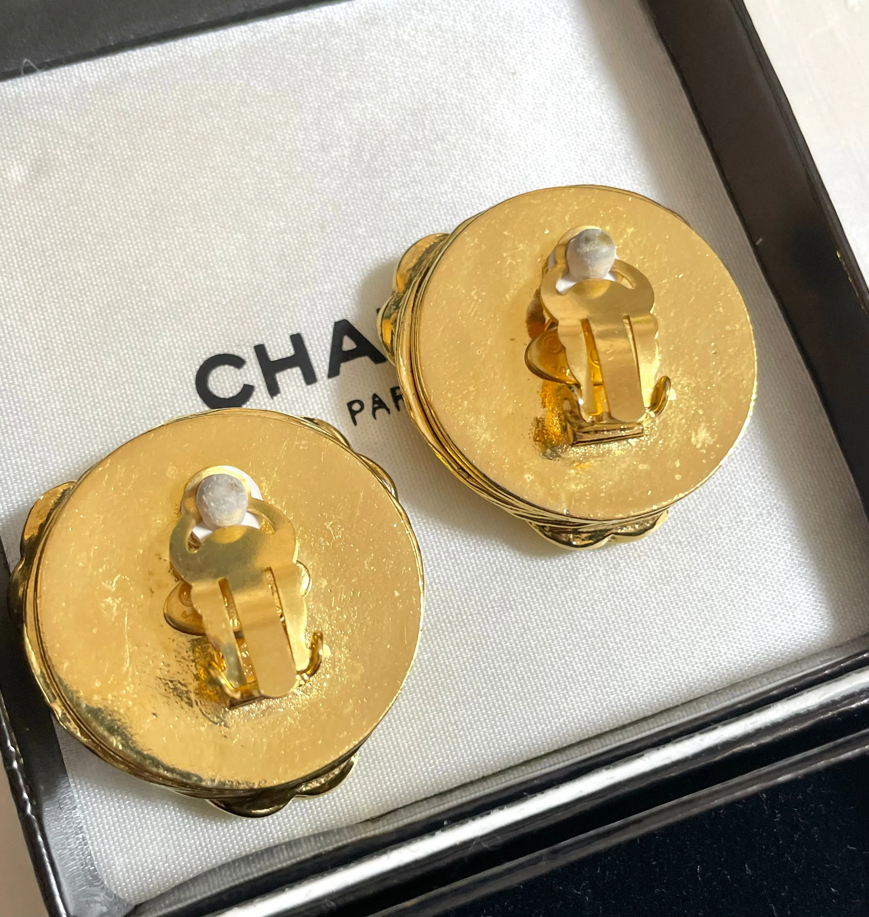 Vintage CHANEL large golden round earrings with faux pearl and CC motifs. Big size earrings. 050601ya4