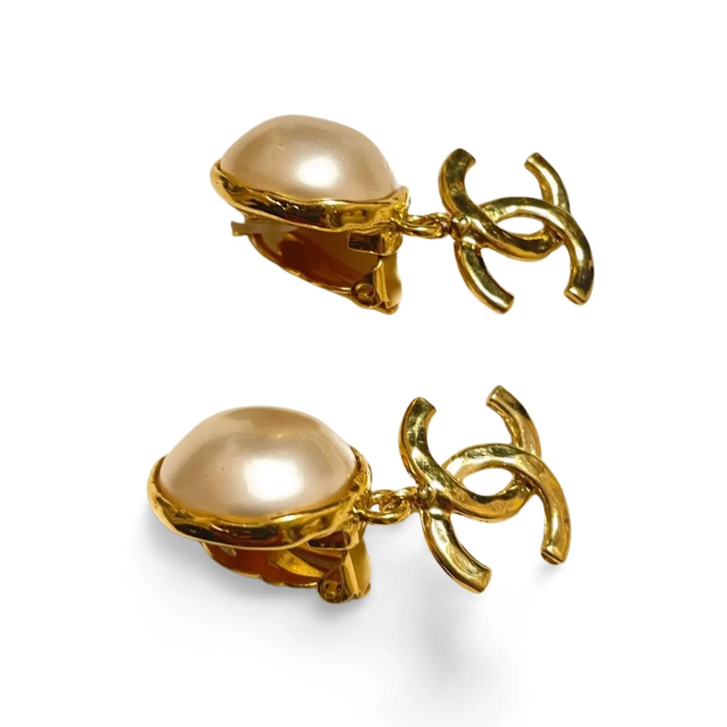 Vintage CHANEL white faux pearl and golden dangling earrings. Iconic CC mark. Hot gift. 060504ya